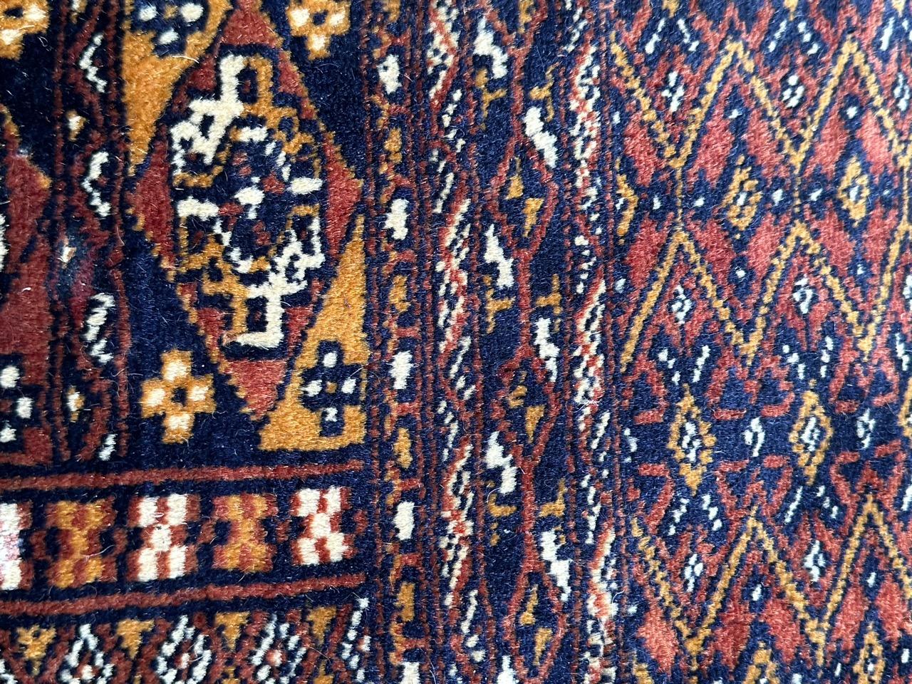 Le joli tapis vintage pakistanais chuval de style turkmène de Bobyrug  en vente 9