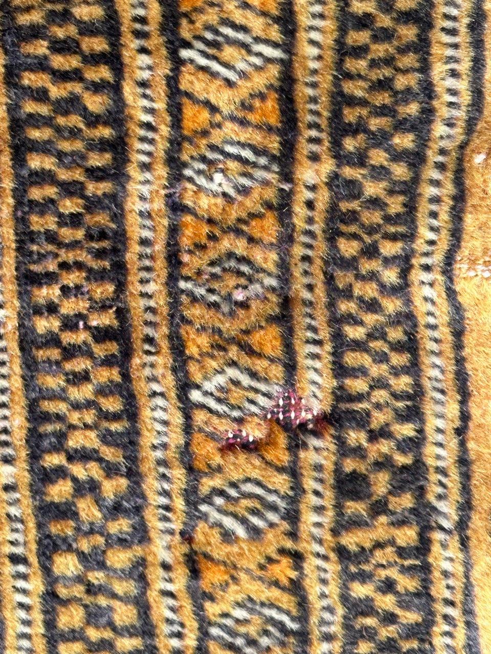 Bobyrugs hübscher alter pakistanischer Tschowal-Teppich im turkmenischen Stil  im Angebot 11