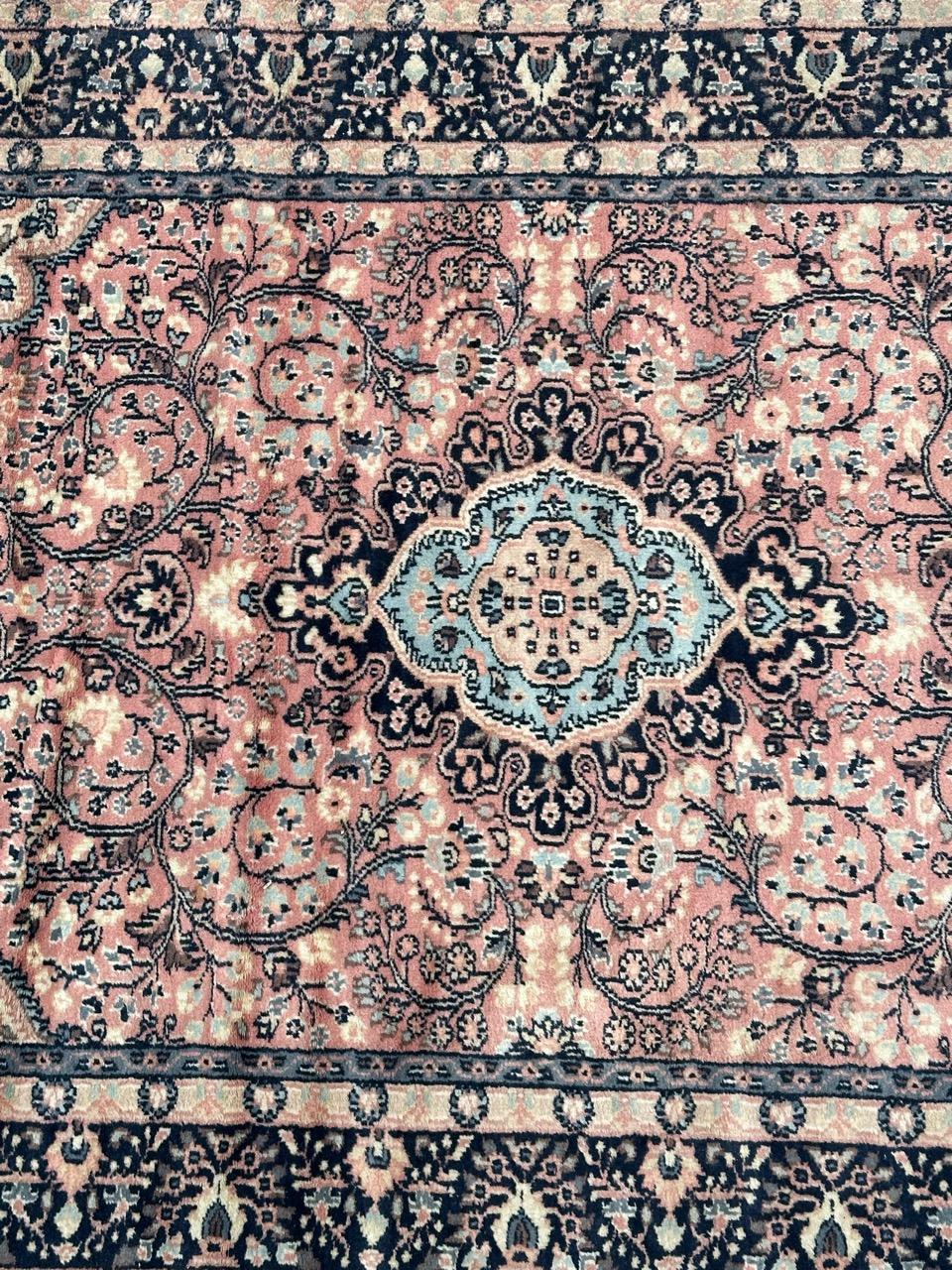 Bobyrugs hübscher pakistanischer Vintage-Teppich  (Handgeknüpft) im Angebot