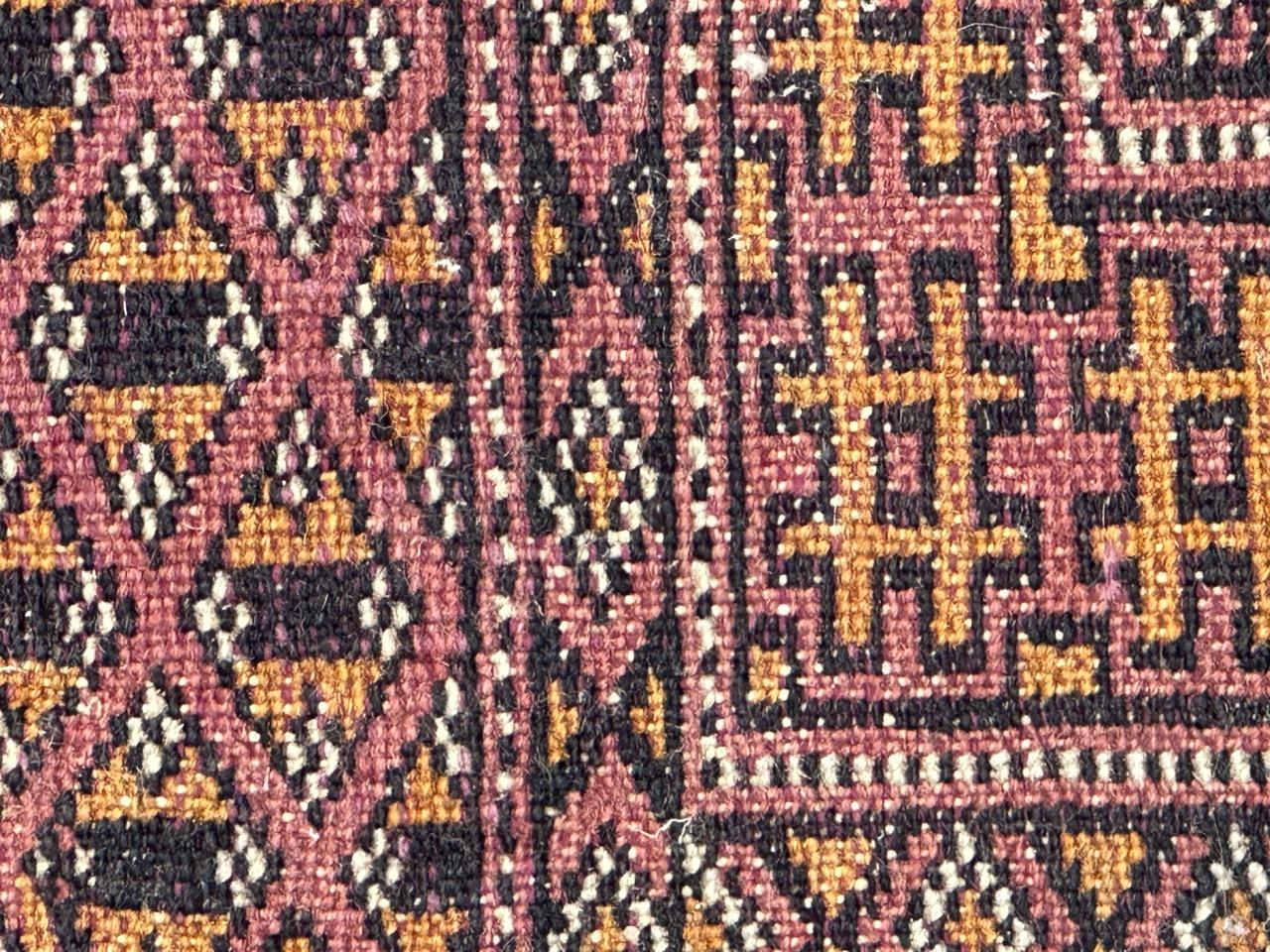 Bobyrug’s pretty vintage Pakistani rug Saf design  For Sale 5