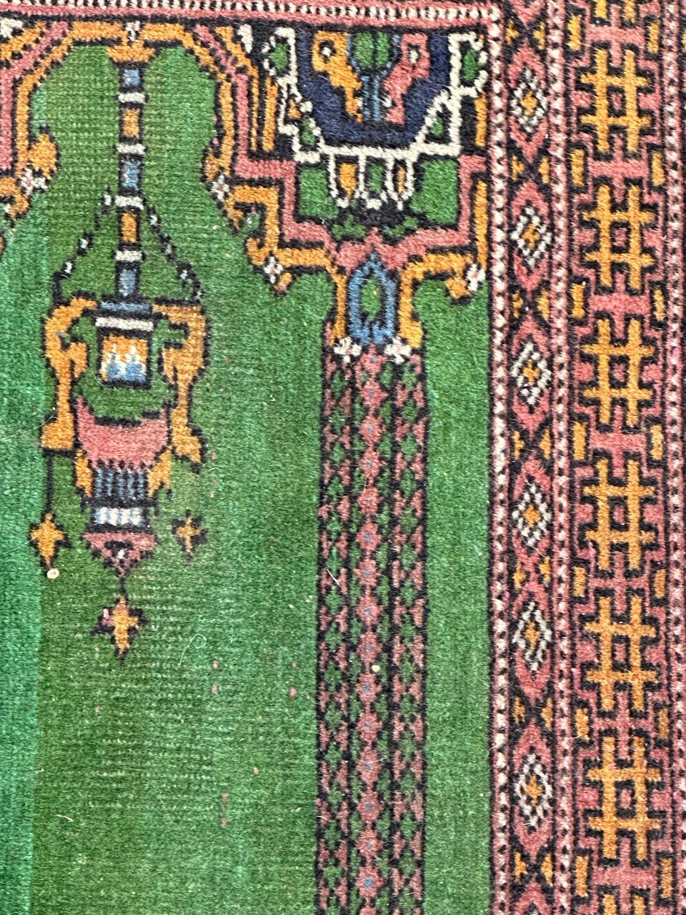 Joli tapis pakistanais vintage motif Saf  en vente 1