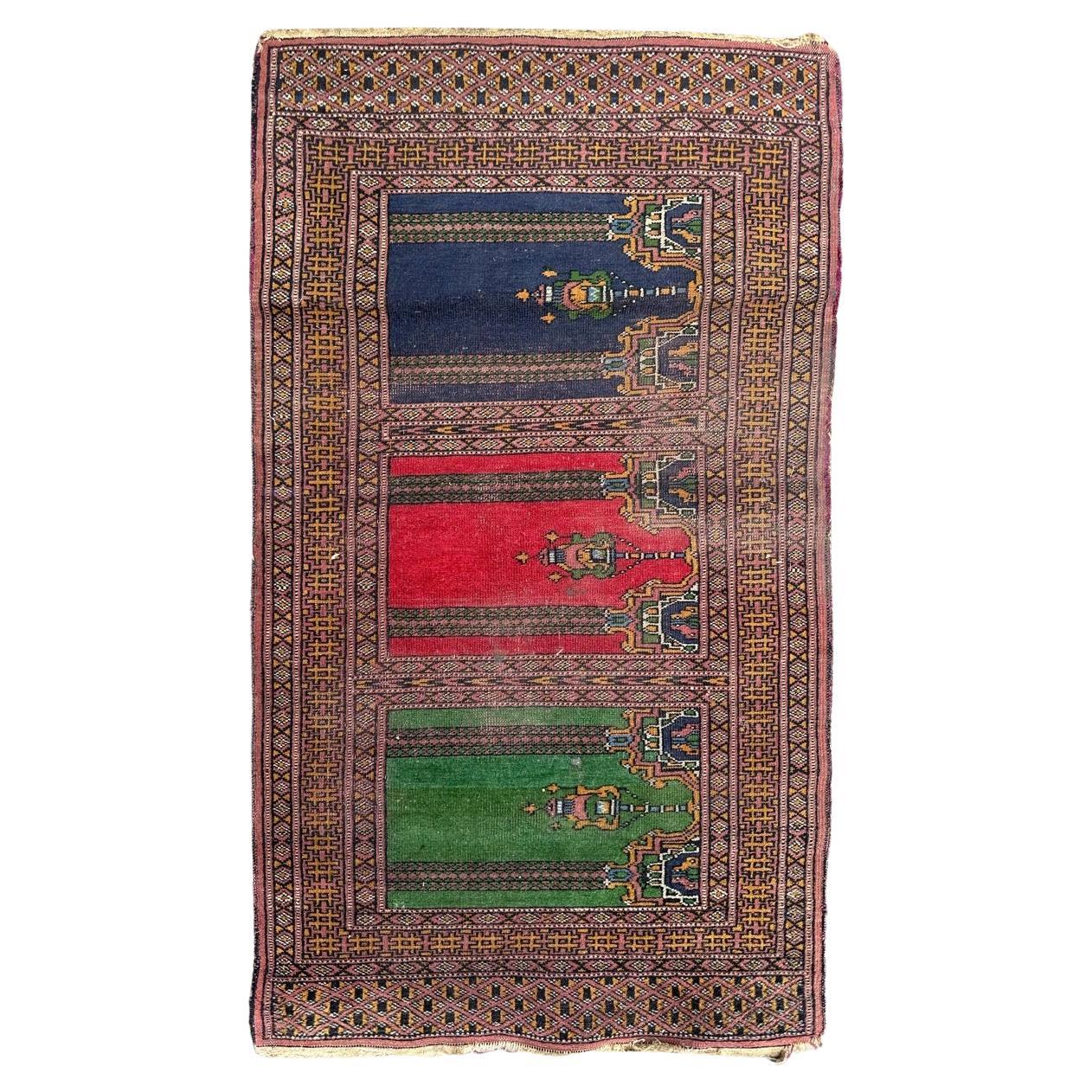 Bobyrug’s pretty vintage Pakistani rug Saf design  For Sale