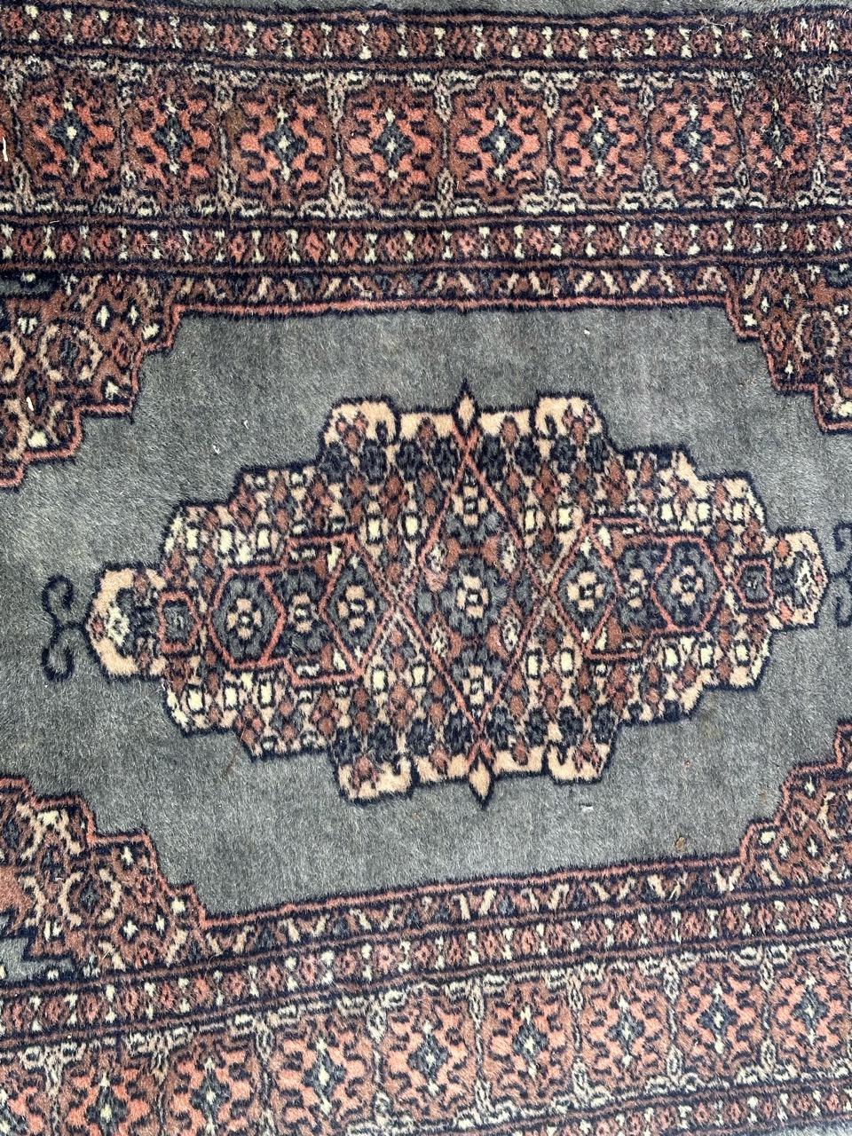 Late 20th Century Bobyrug’s pretty vintage small Pakistani rug  For Sale