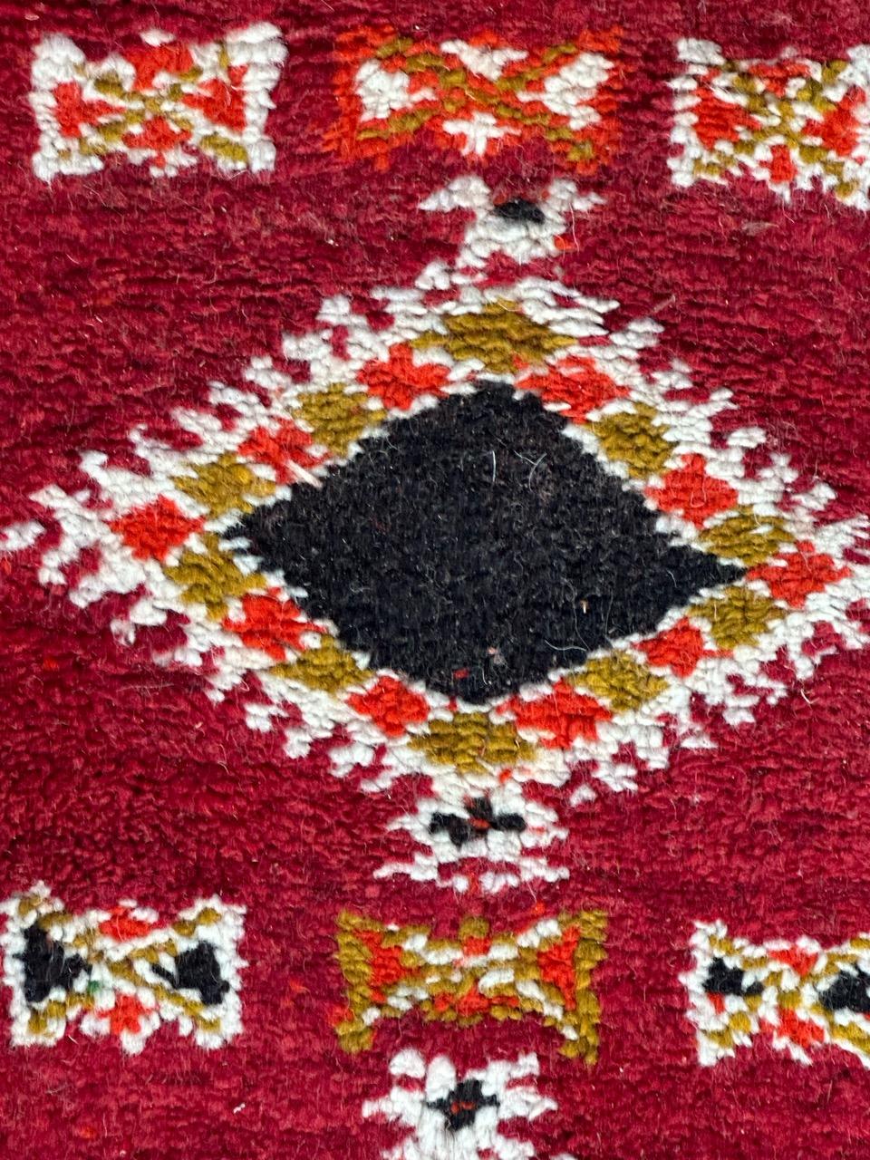 Pretty vintage tribal Moroccan rug with beautiful geometrical and tribal design and nice colours with red, orange, yellow and green, entirely hand knotted with wool on wool foundation.
Width is variable between 60 to 69 cm

✨✨✨
