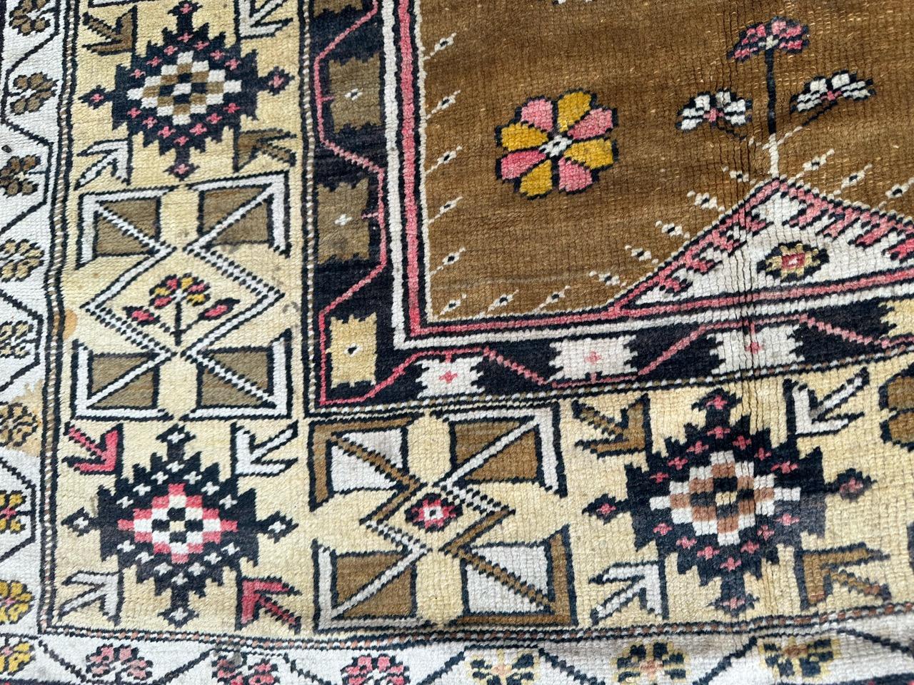 Bobyrug’s pretty vintage Turkish Anatolian rug For Sale 4