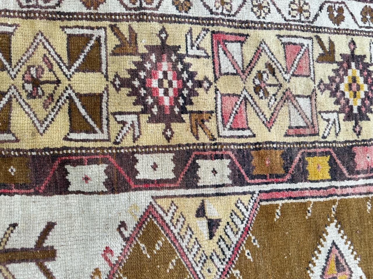 Bobyrug’s pretty vintage Turkish Anatolian rug For Sale 5
