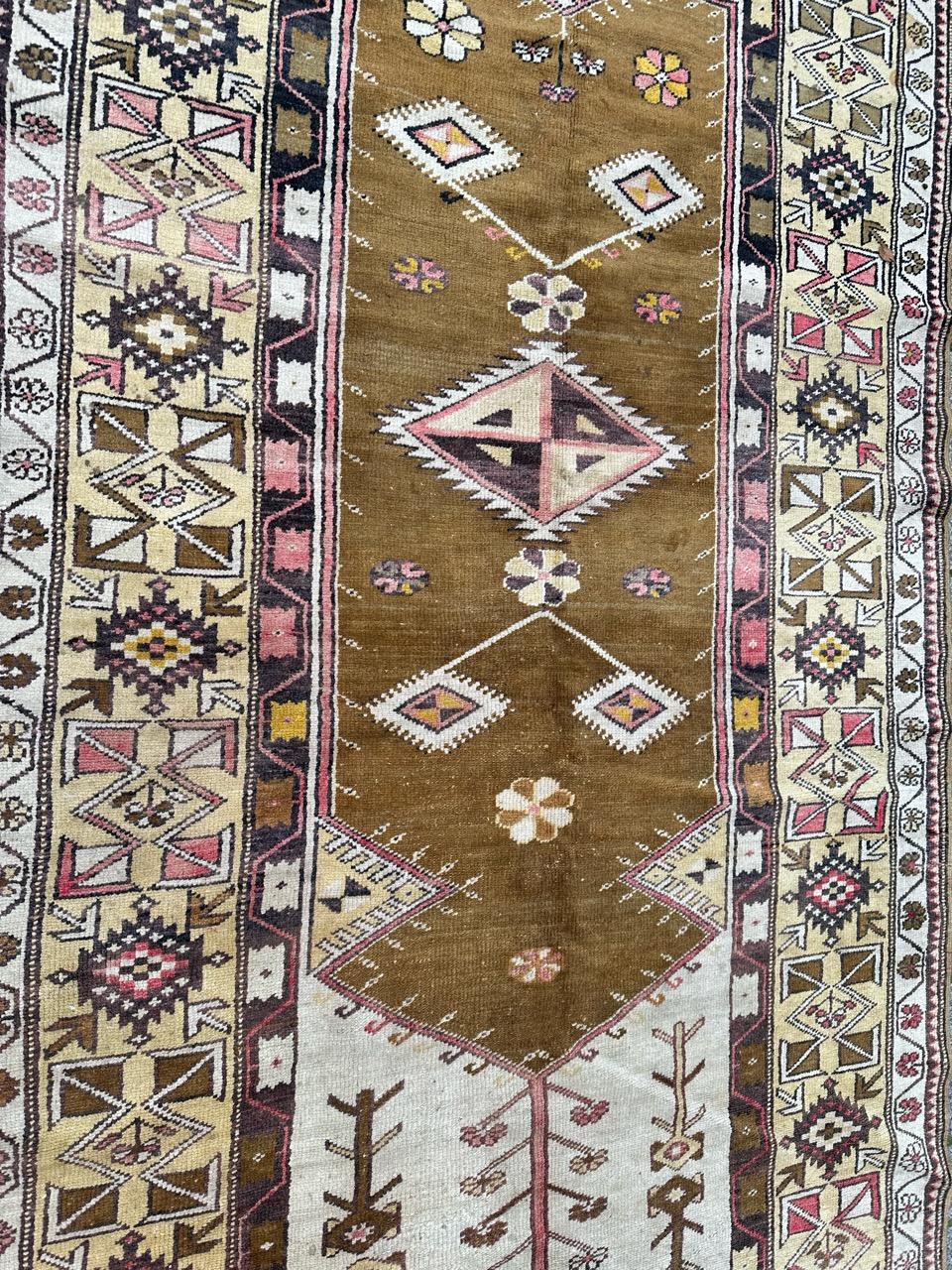 Bobyrug’s pretty vintage Turkish Anatolian rug For Sale 9