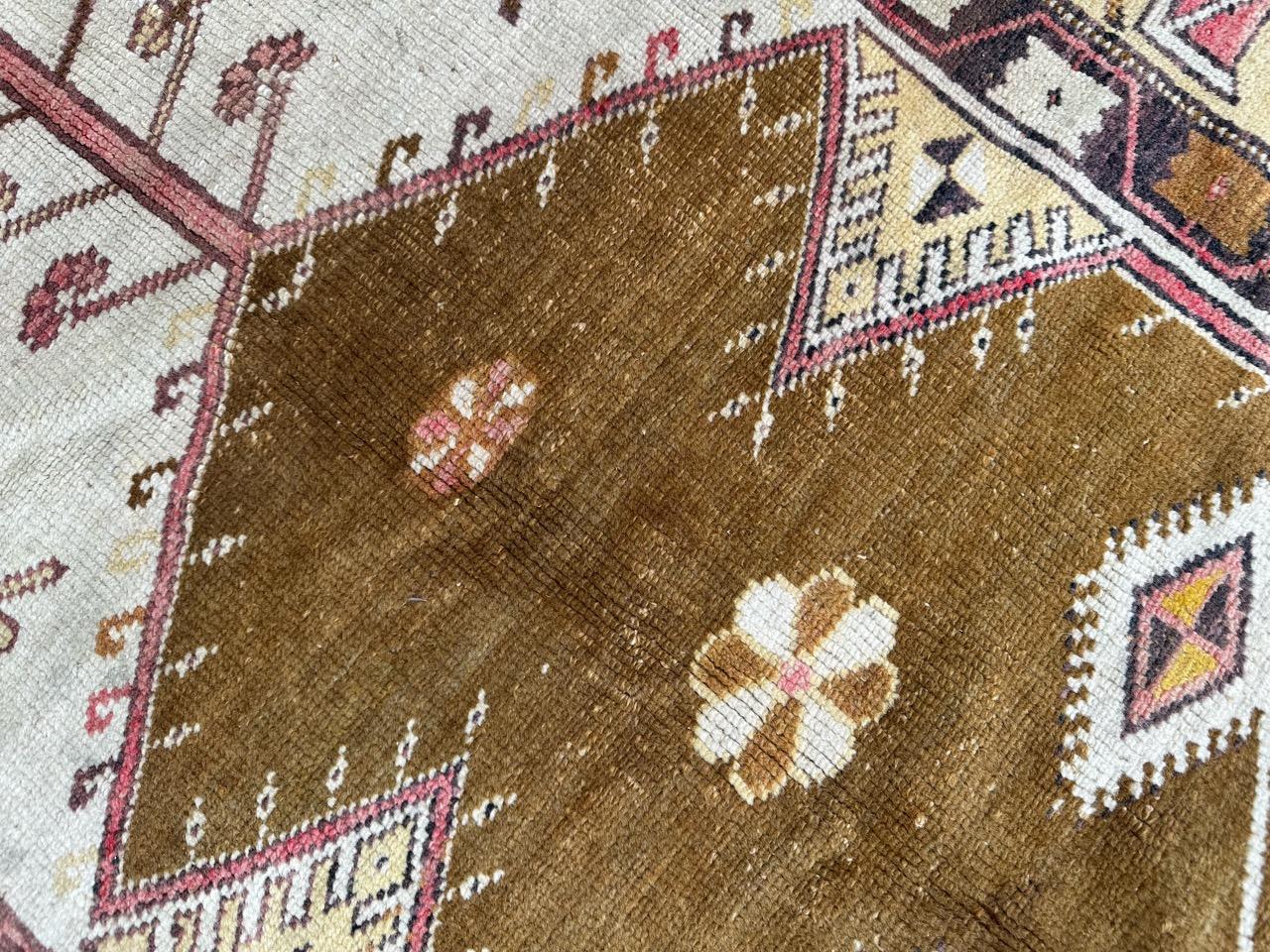Wool Bobyrug’s pretty vintage Turkish Anatolian rug For Sale