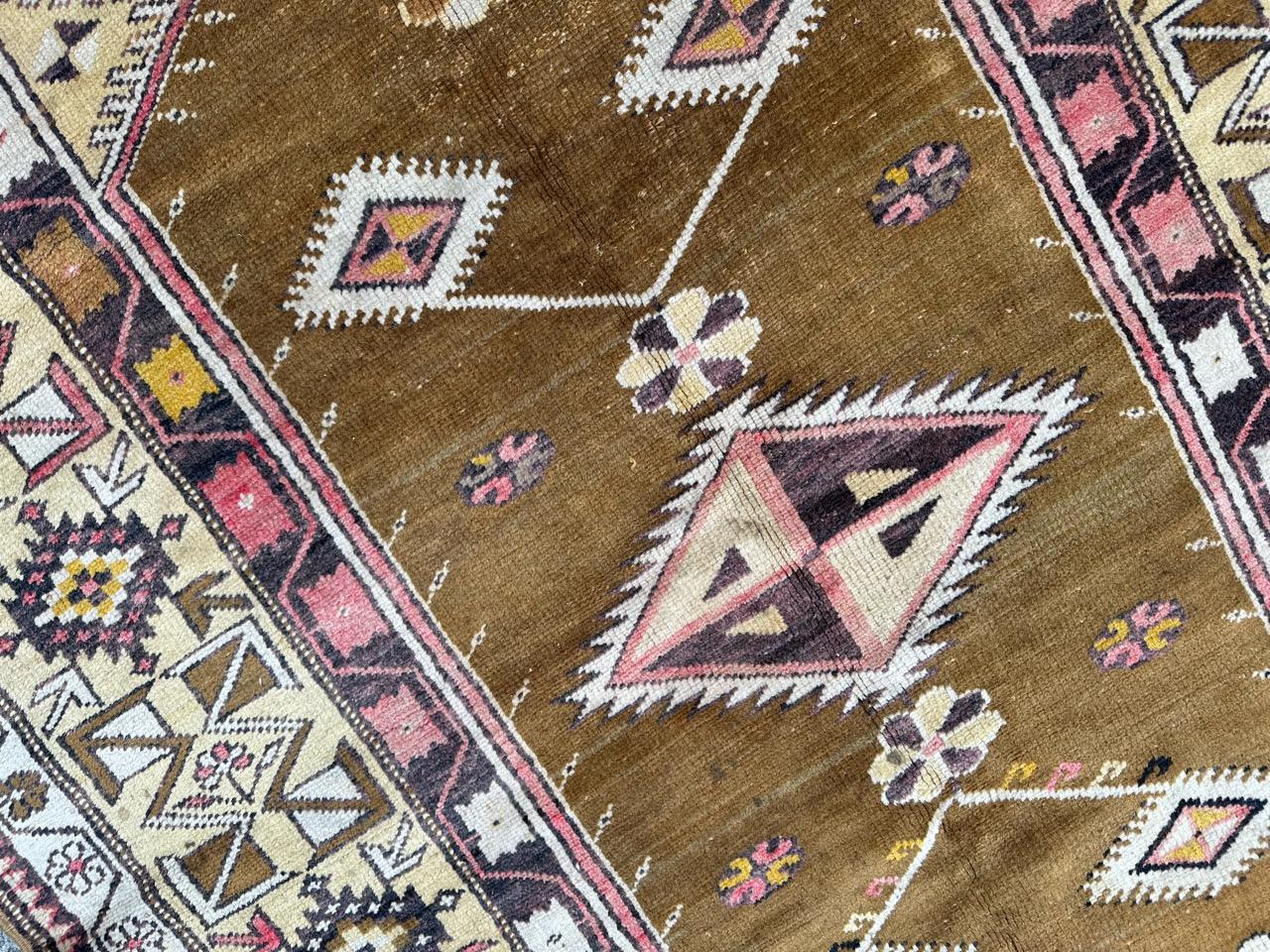 Bobyrug’s pretty vintage Turkish Anatolian rug For Sale 1