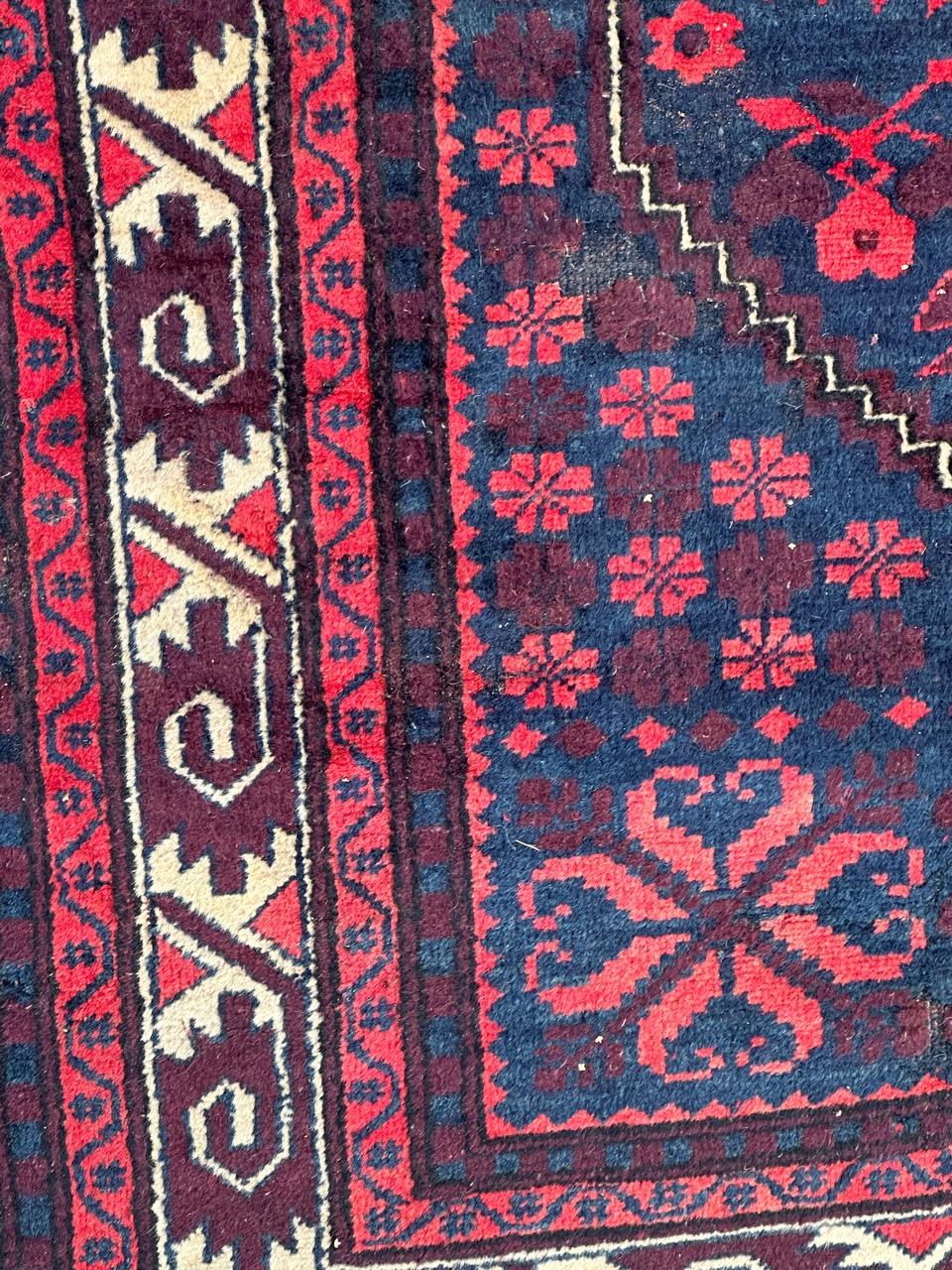 Laine Le joli tapis vintage turc Yagcibedir de Bobyrug  en vente