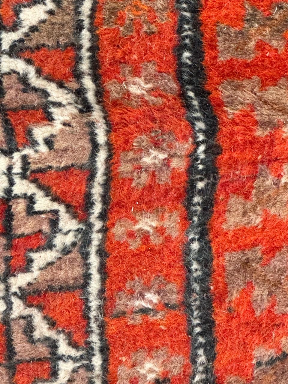 Le joli tapis turkmène Baluch vintage de Bobyrug  en vente 4