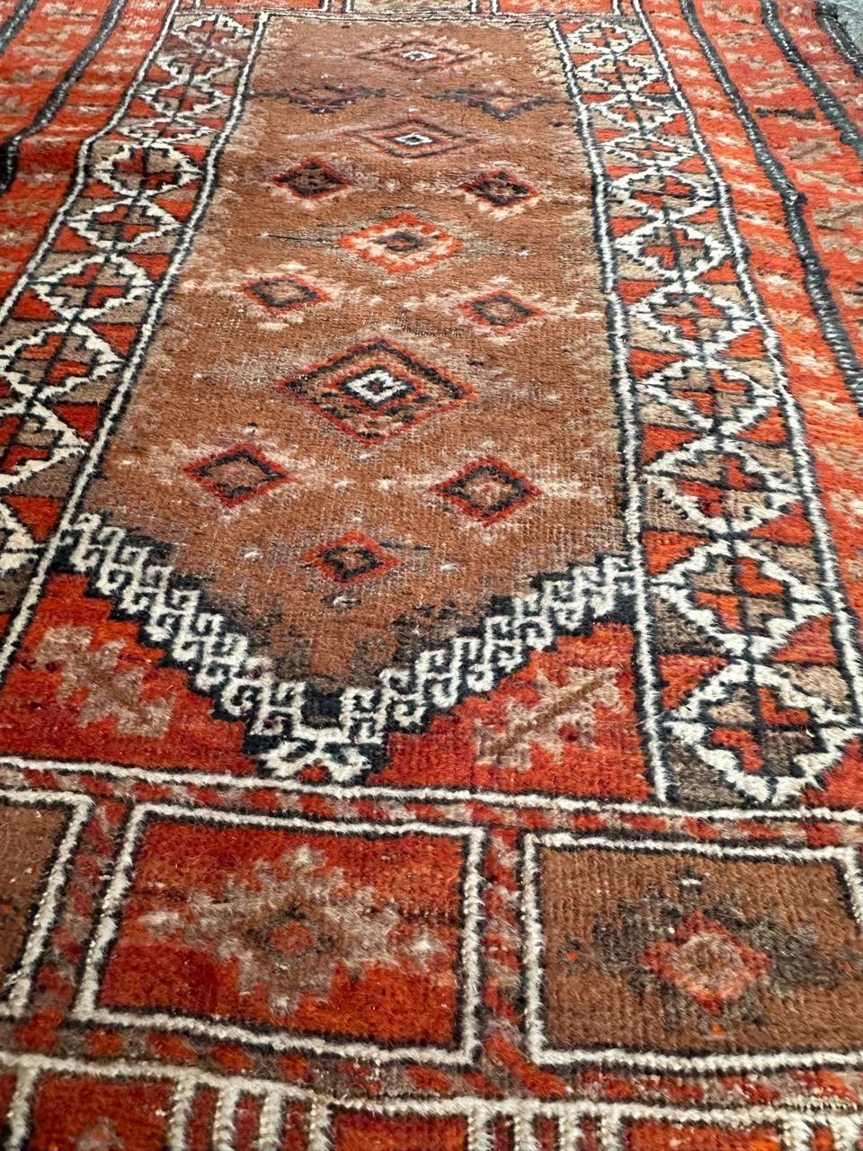 Le joli tapis turkmène Baluch vintage de Bobyrug  en vente 8