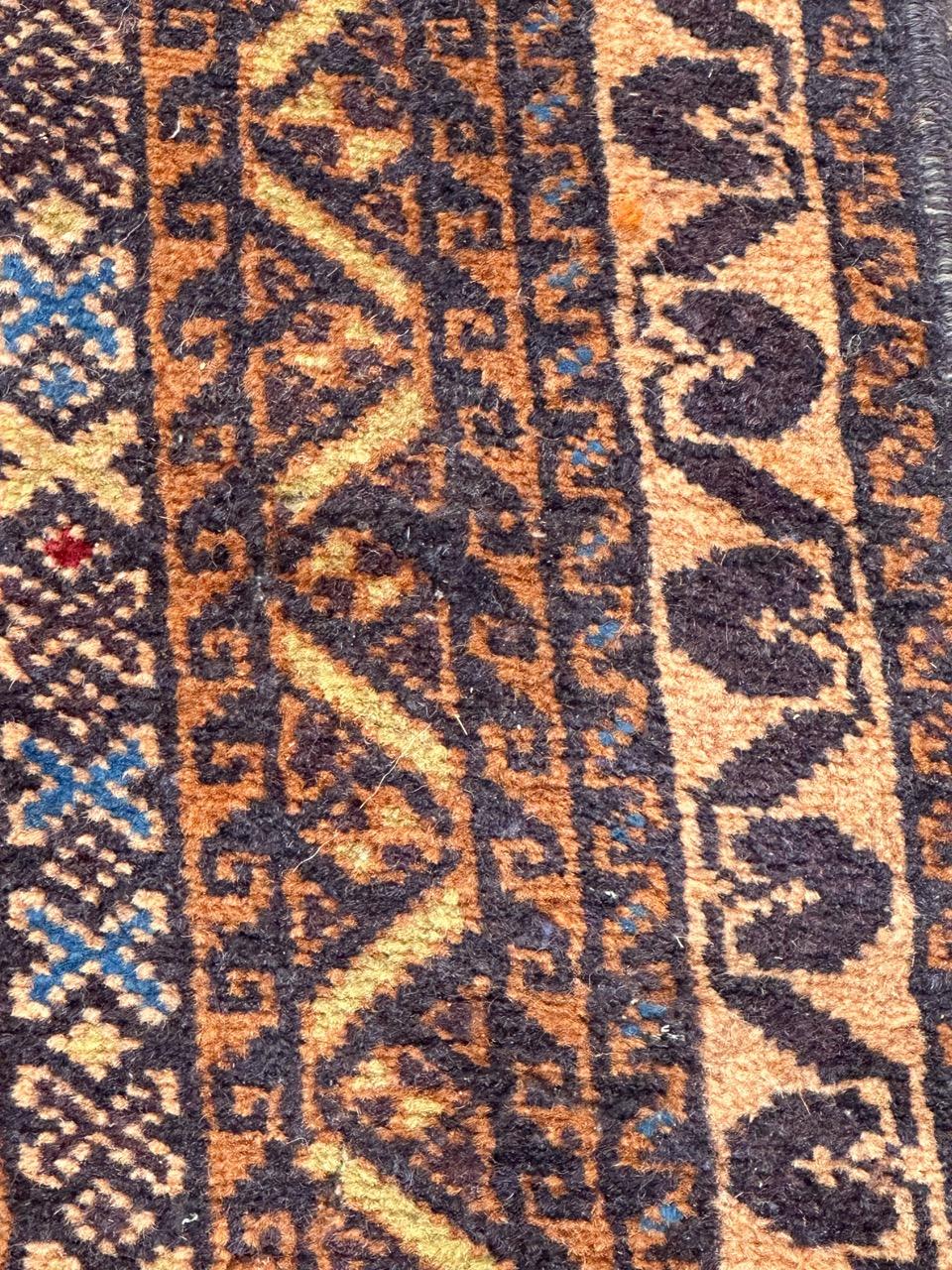 Le joli tapis turkmène Baluch vintage de Bobyrug  en vente 9