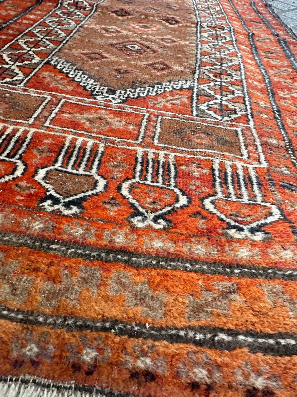 Le joli tapis turkmène Baluch vintage de Bobyrug  en vente 10