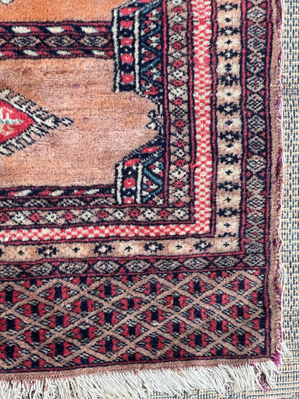 Schöner vintage pakistanischer Teppich mit schönem turkmenischen Design und schönen Farben, komplett handgeknüpft mit Wolle auf Baumwollbasis 

✨✨✨

