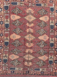Bobyrug’s pretty vintage Turkmen rug