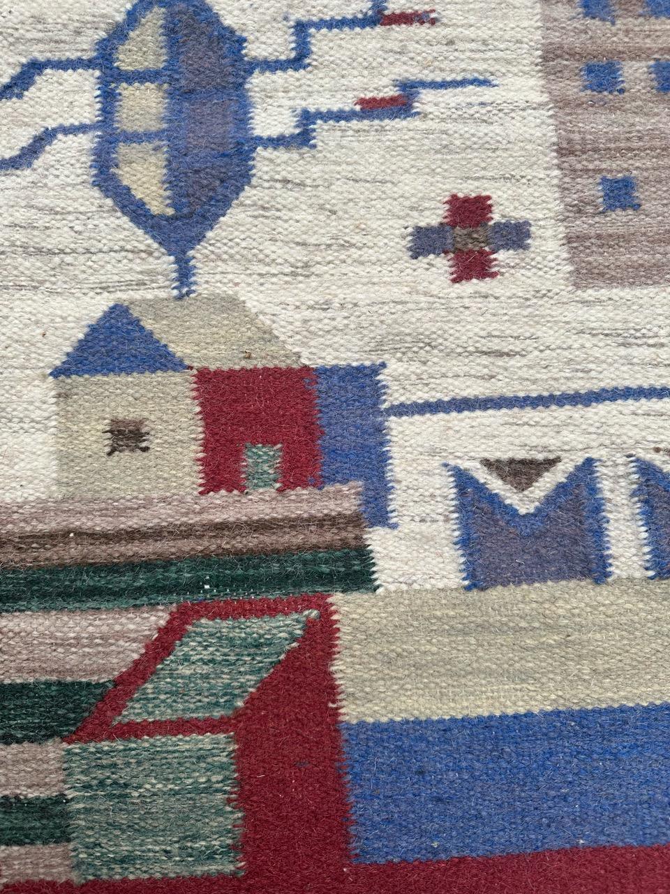 Wunderschöner polnischer Wandteppich aus der Mitte des Jahrhunderts mit einem einheimischen geometrischen Design der Stadt und schönen hellen Farben, komplett handgewebt mit Wolle auf Baumwollbasis

✨✨✨
