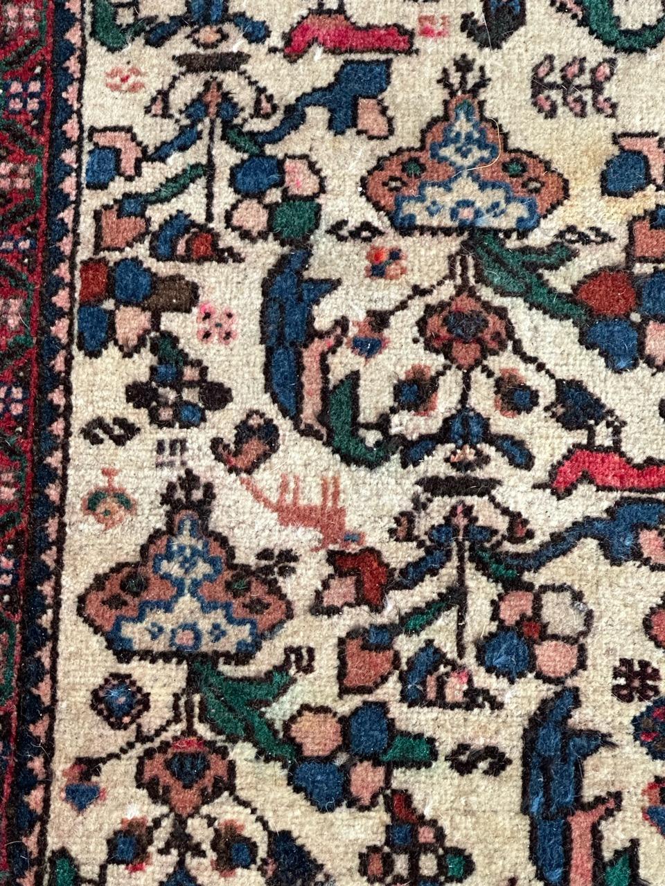 Tabriz Petit tapis abadeh vintage de Bobyrug  en vente