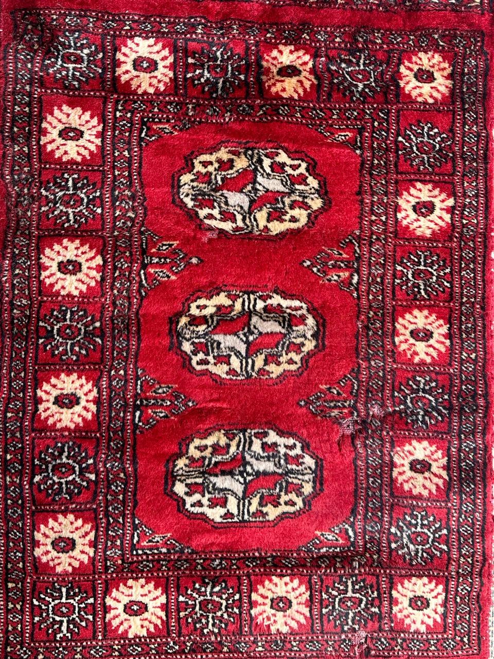 Bobyrug’s small vintage Pakistani rug  For Sale 4