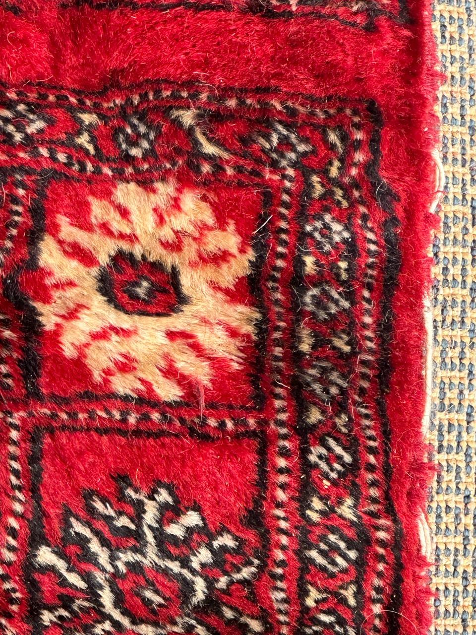Bobyrug’s small vintage Pakistani rug  For Sale 1