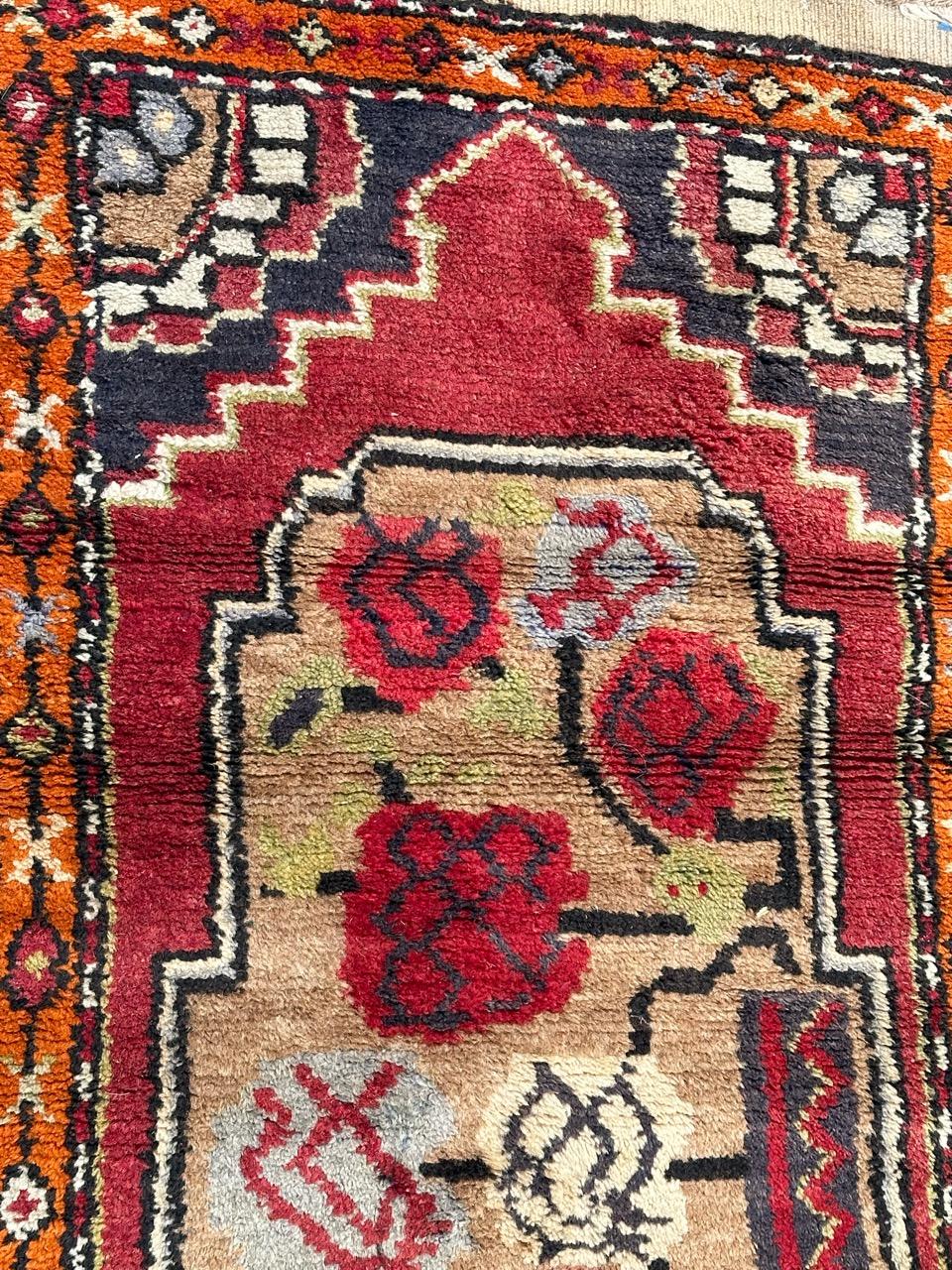 kleiner türkischer Yastik-Teppich im Vintage-Stil  (Oushak) im Angebot