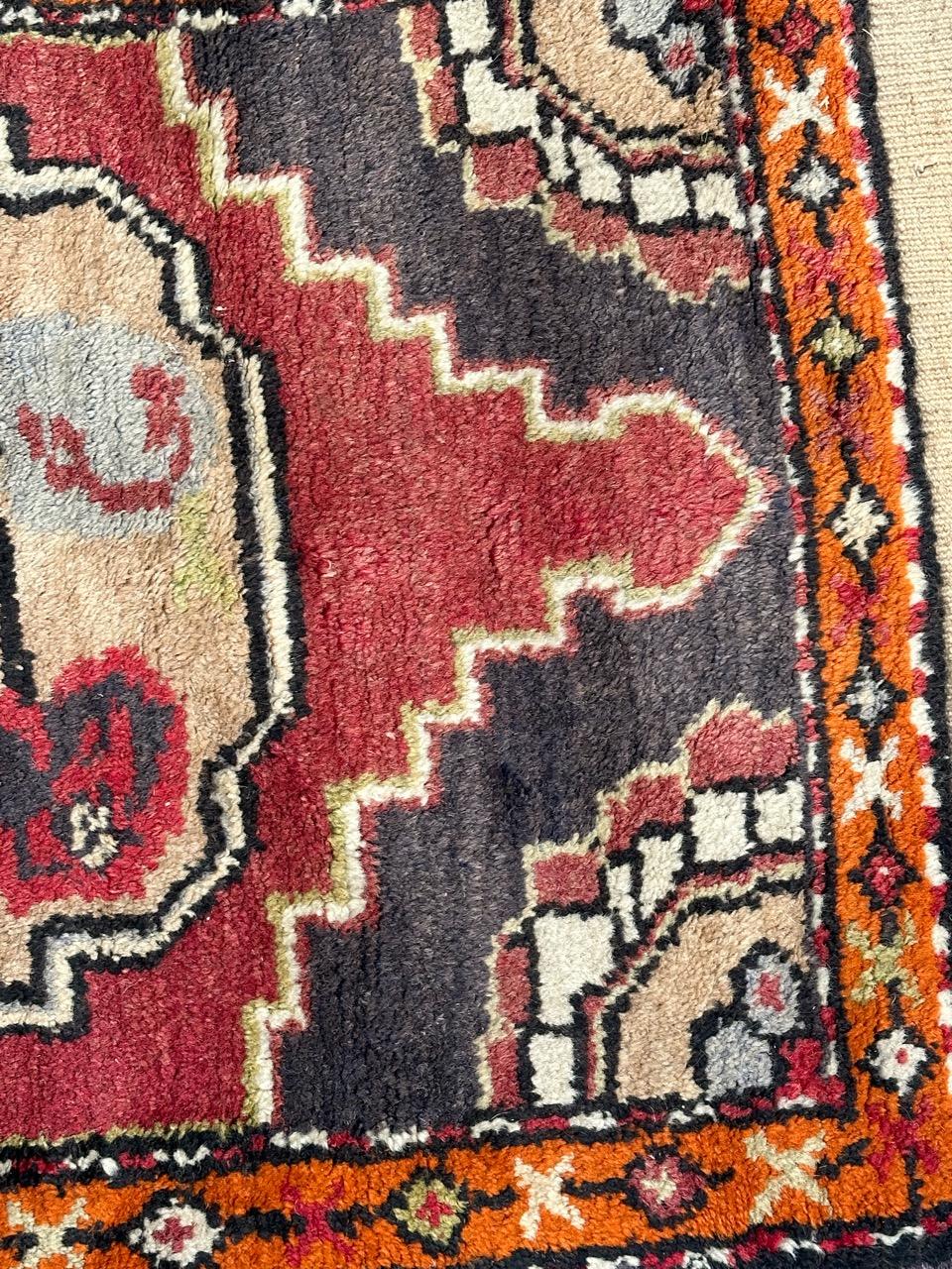 kleiner türkischer Yastik-Teppich im Vintage-Stil  (Handgeknüpft) im Angebot
