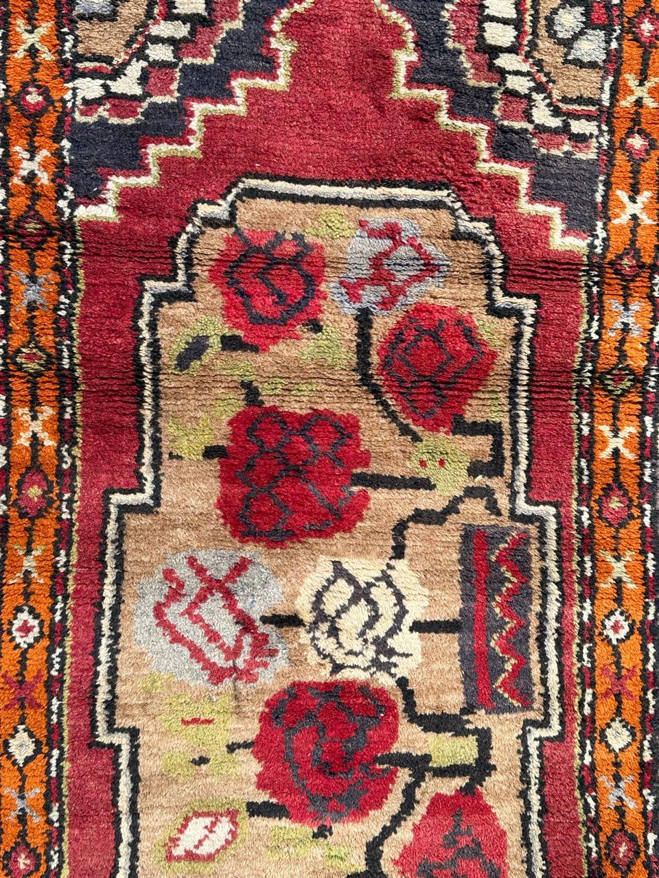 kleiner türkischer Yastik-Teppich im Vintage-Stil  (20. Jahrhundert) im Angebot