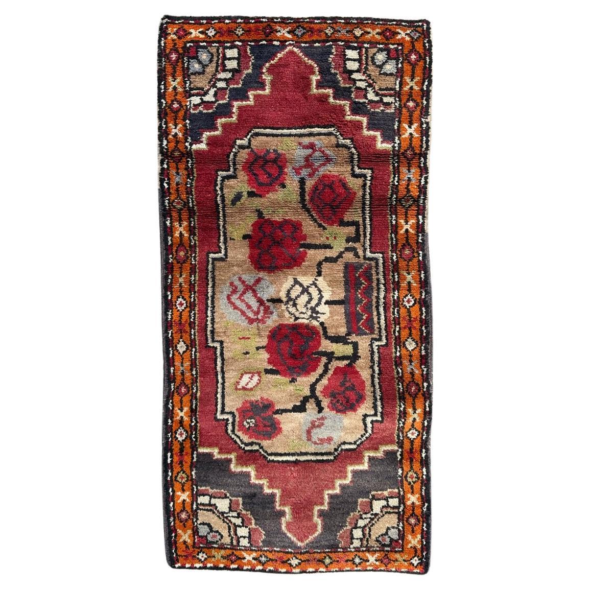 kleiner türkischer Yastik-Teppich im Vintage-Stil 