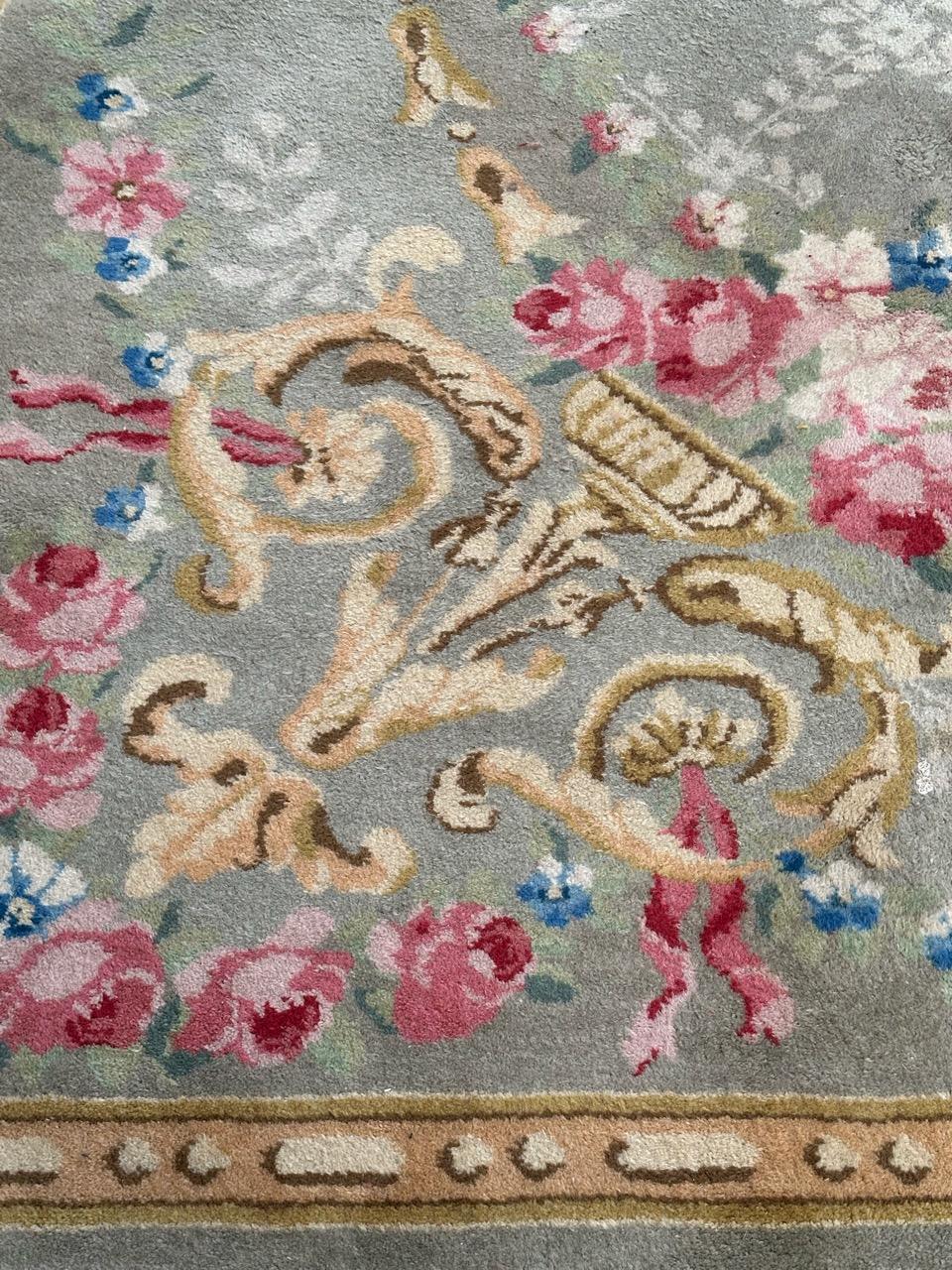 Pretty mid 20th century French Aubusson rug with very beautiful floral design and nice colours with a light green background, pink, yellow, green, blue, brown and white, entirely and finely hand knotted with wool on cotton foundation.
The top green