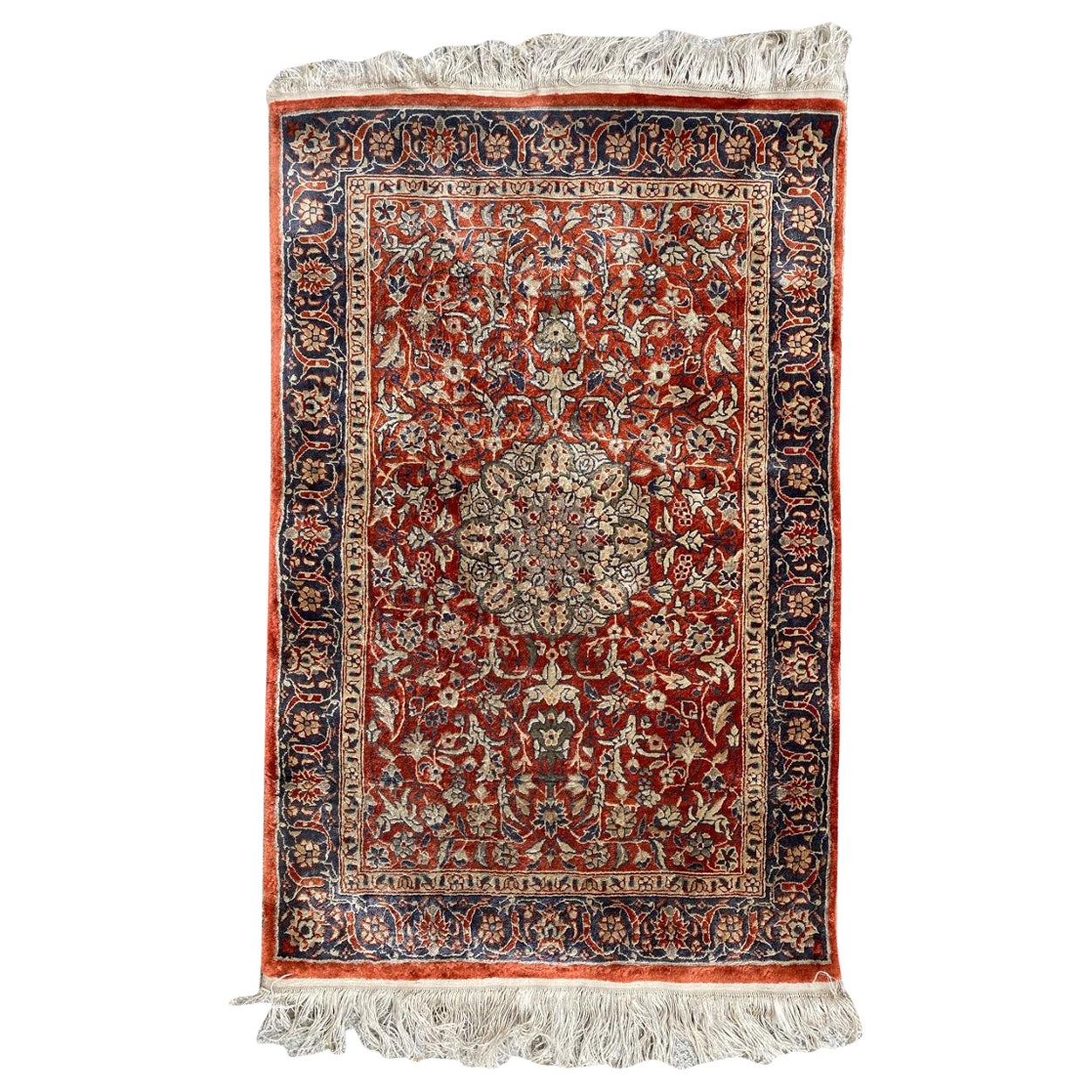 Bellissimo tappeto vintage in seta fine Sino Persiano di Bobyrug