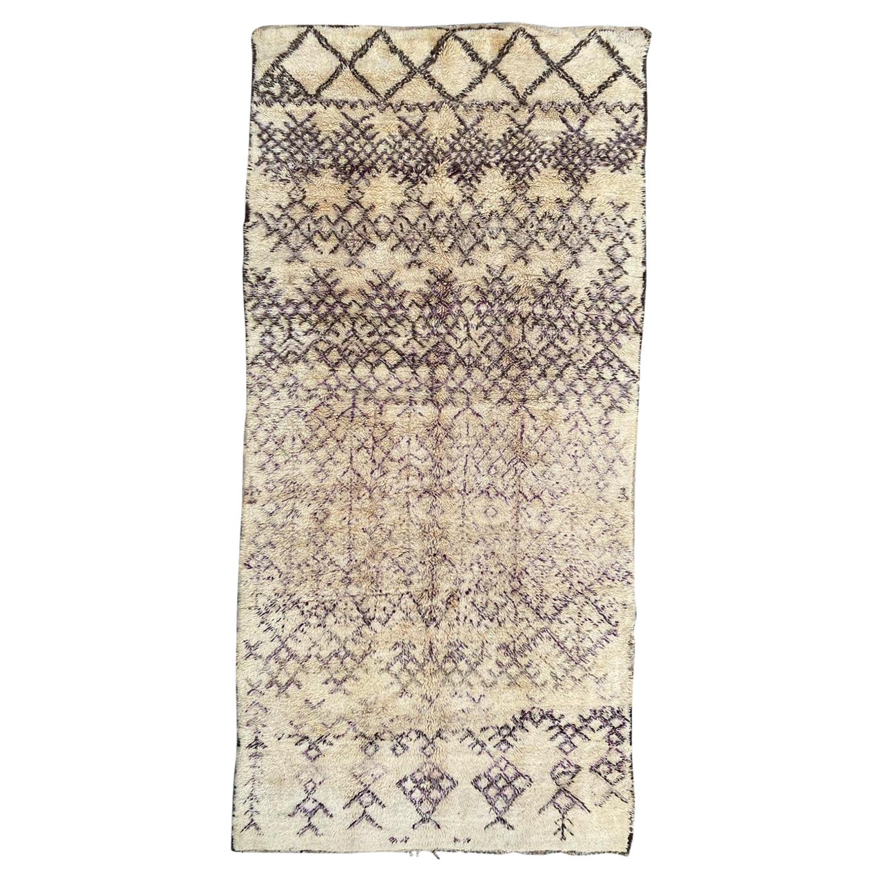 Il graziosissimo tappeto marocchino tribale Berbere Vintage di Bobyrug