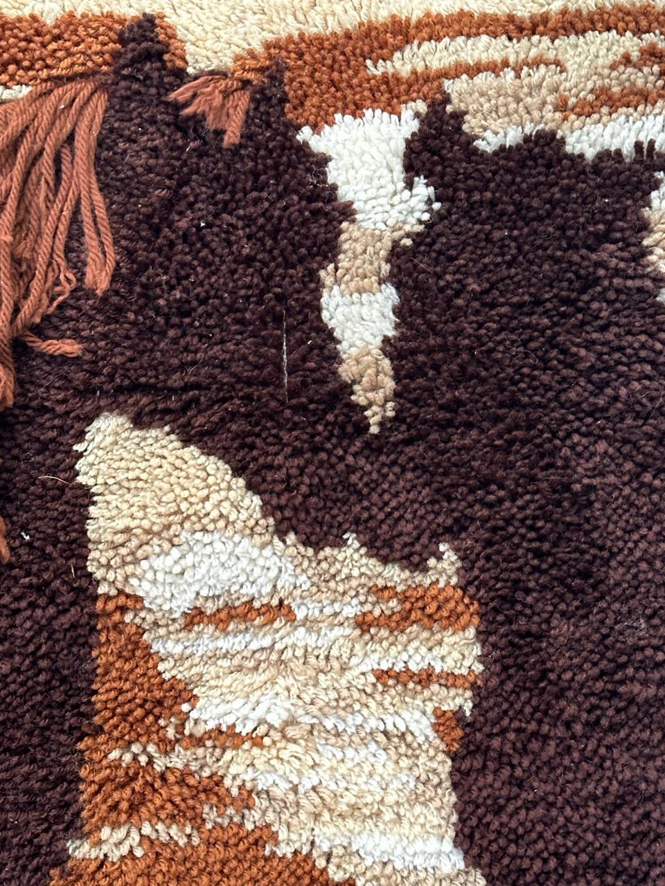 Bobyrug's Vintage künstlerische Hand geknüpft europäischen Wandteppich mit Pferden Design im Angebot 6