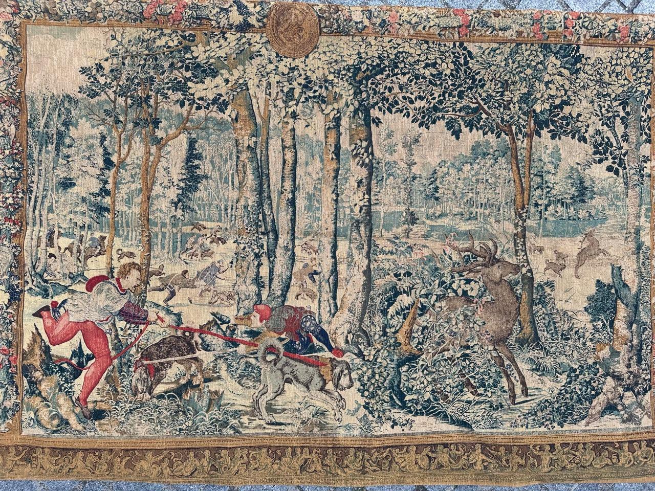 Schöner, handbedruckter Wandteppich im Aubusson-Stil aus dem 17. Mit sehr schönem Jagdmotiv, mittelalterliches Design, auf Baumwollbasis.

✨✨✨
