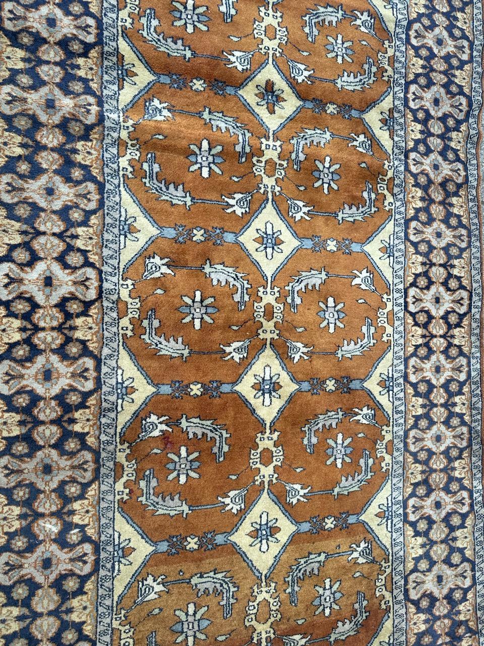 Pretty vintage Pakistani rug For Sale 4