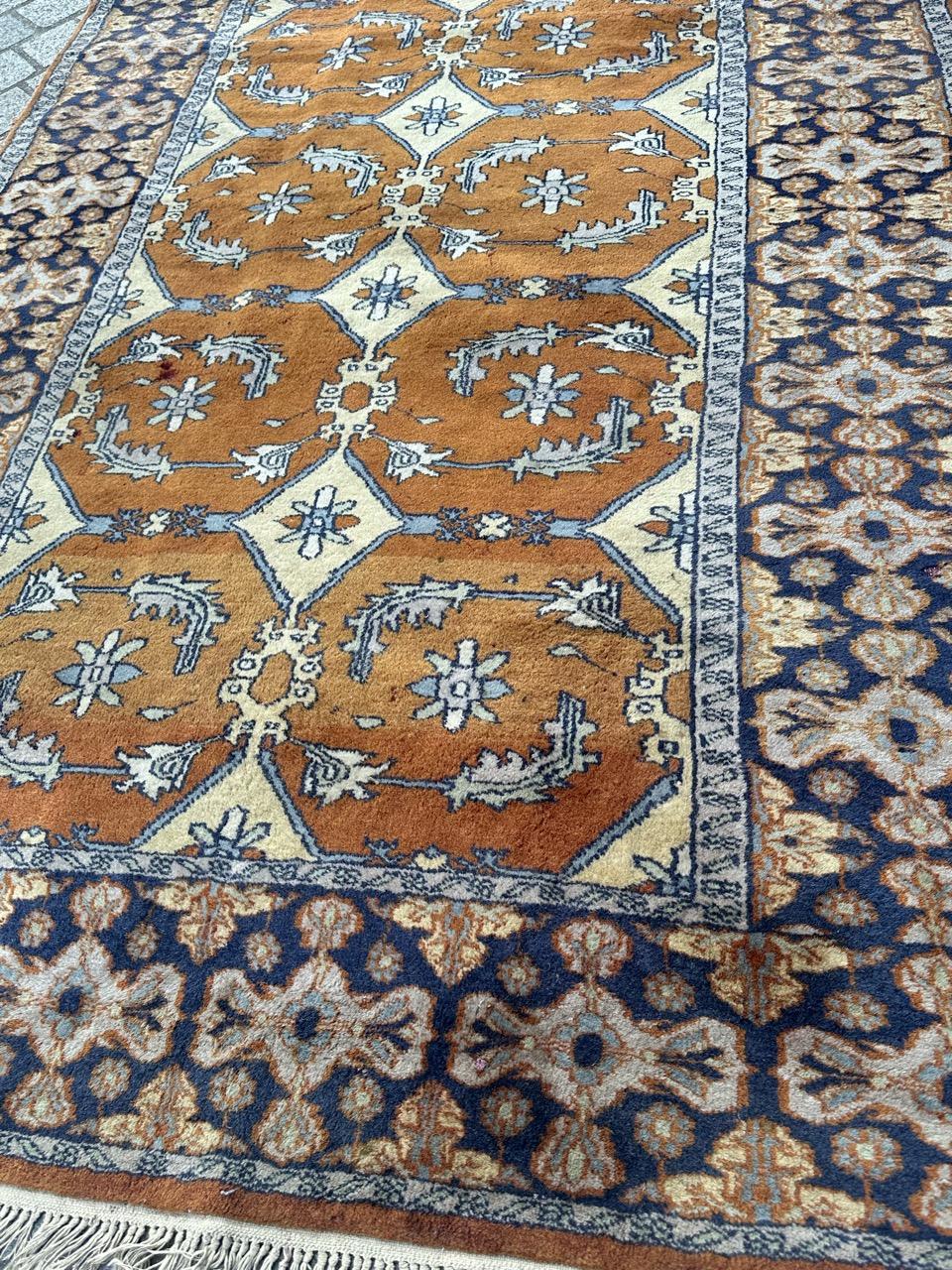 Pretty vintage Pakistani rug For Sale 6