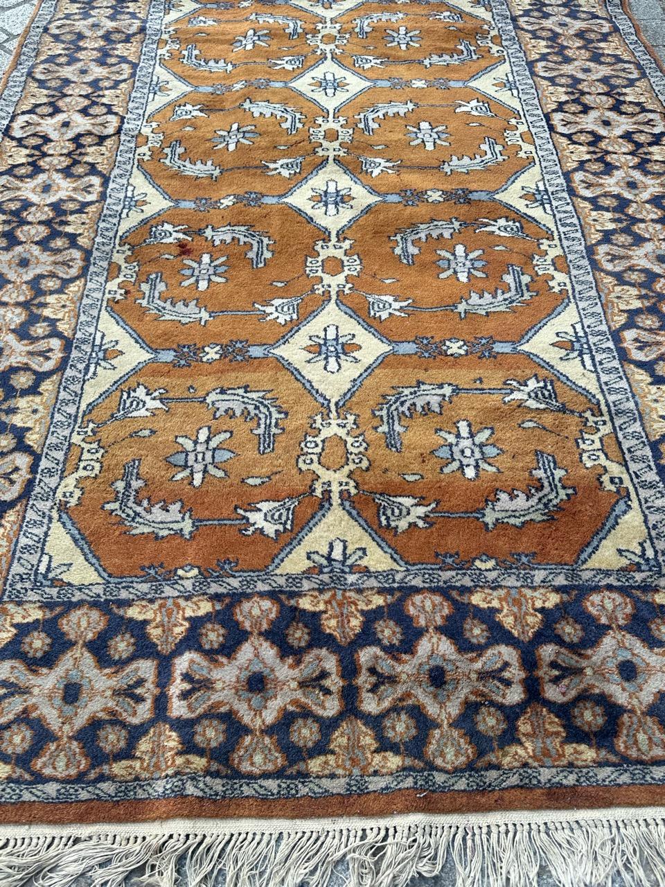 Pretty vintage Pakistani rug For Sale 7
