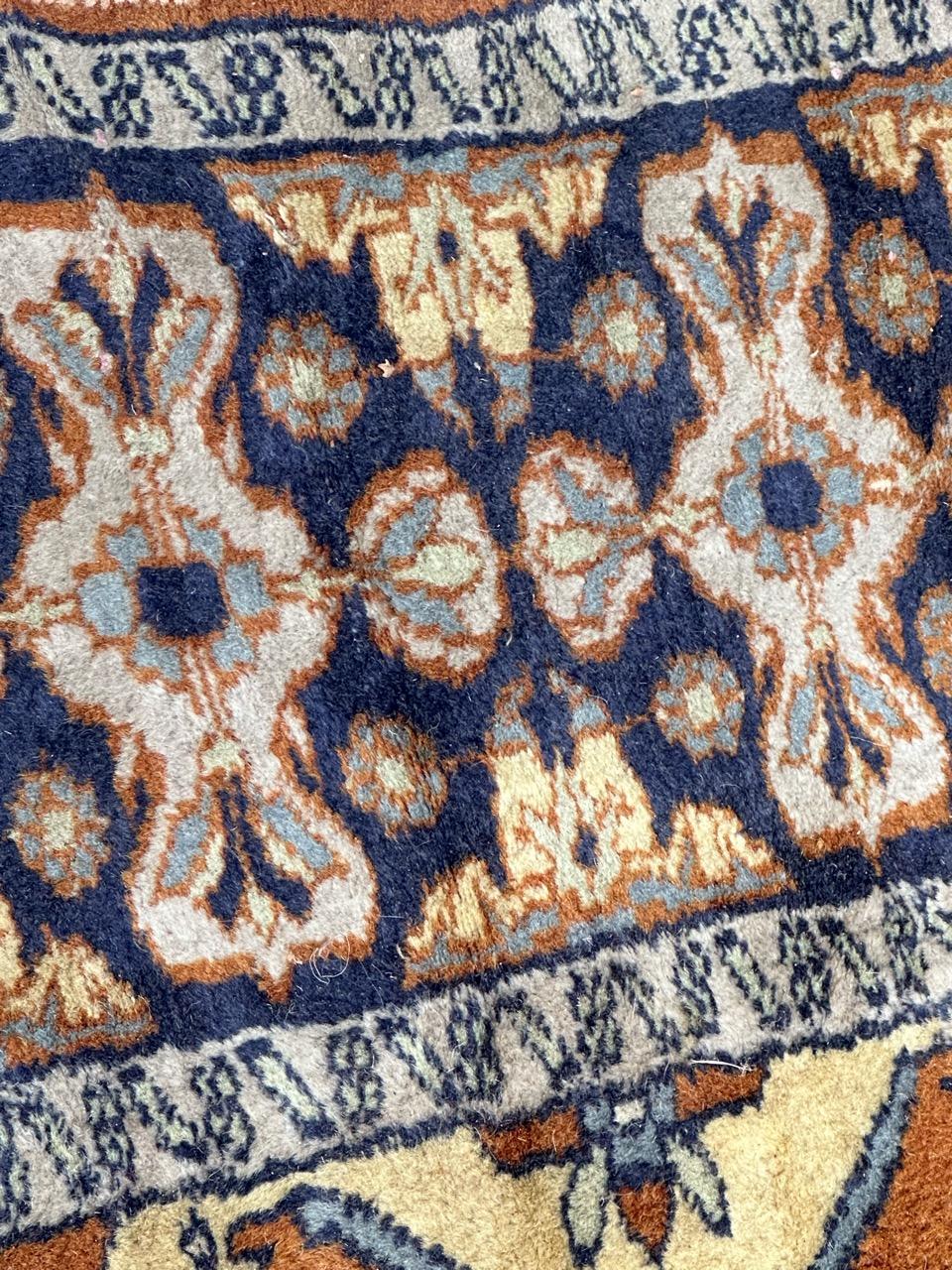 Pretty vintage Pakistani rug For Sale 12