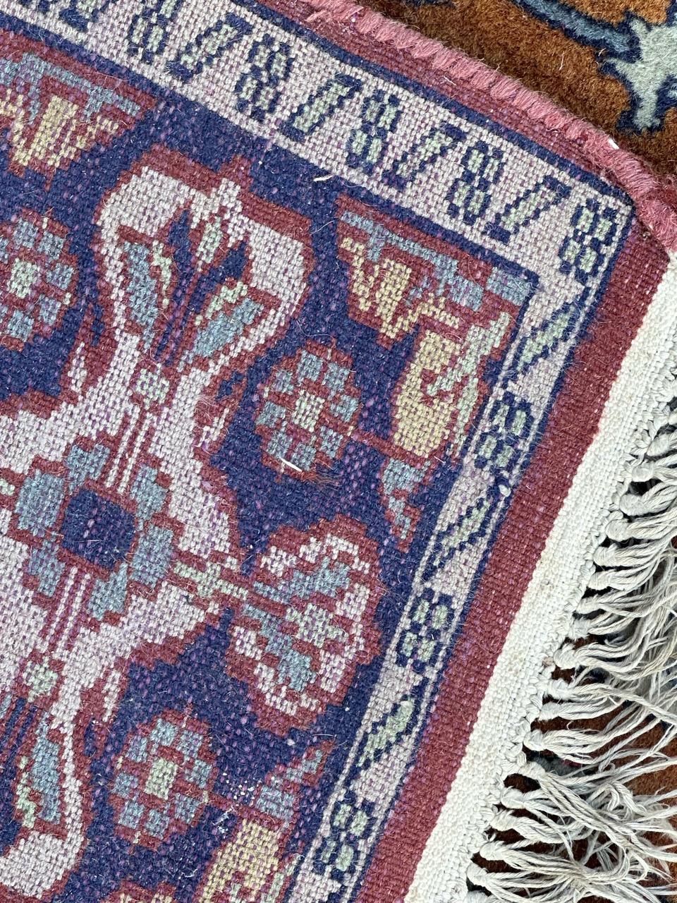 Pretty vintage Pakistani rug For Sale 13