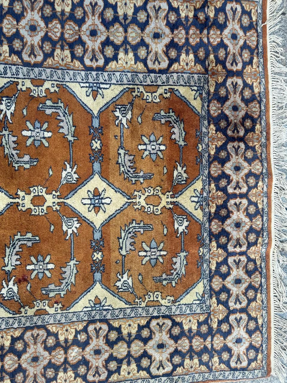 Hand-Knotted Pretty vintage Pakistani rug For Sale
