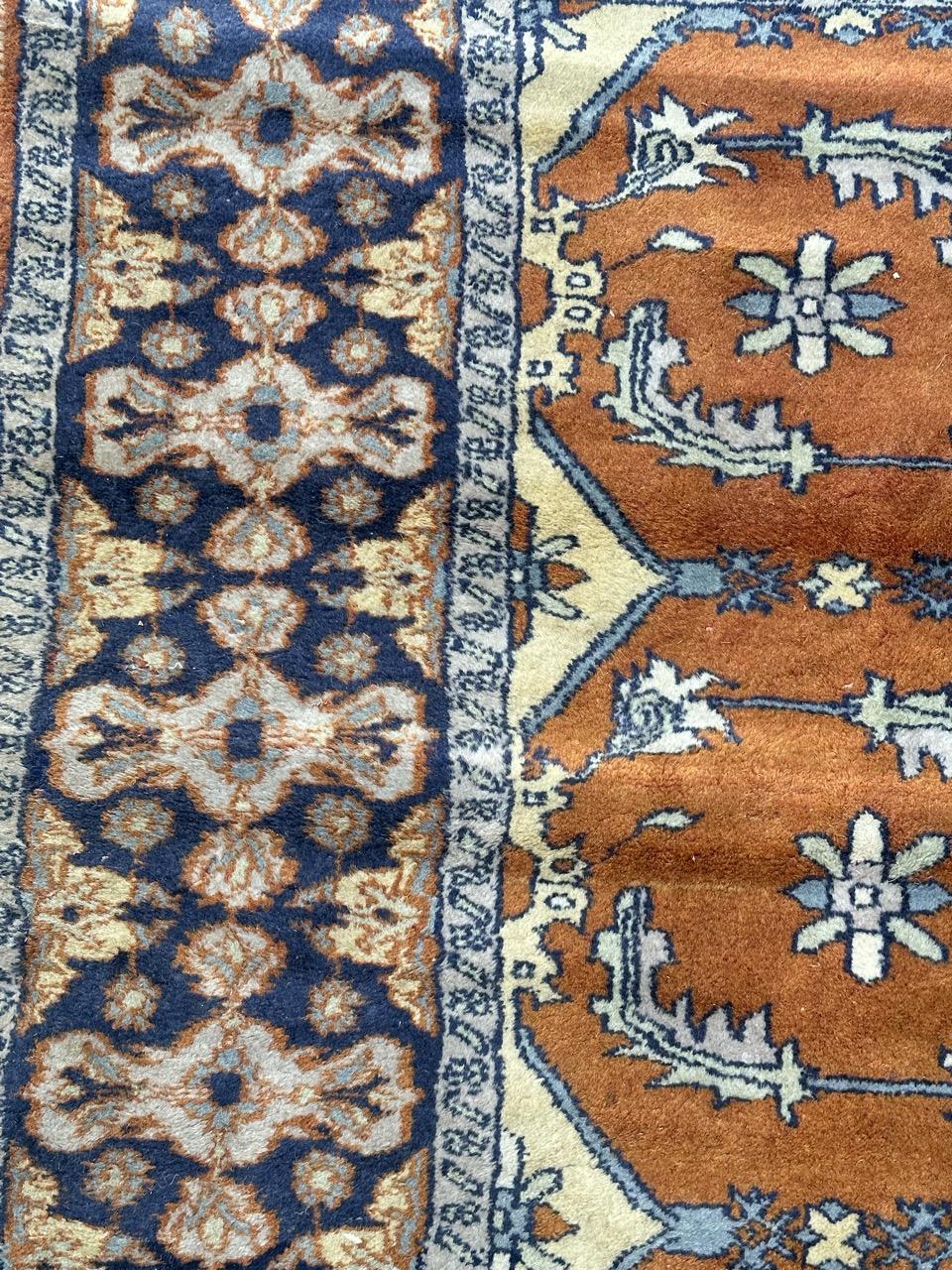 Pretty vintage Pakistani rug For Sale 2
