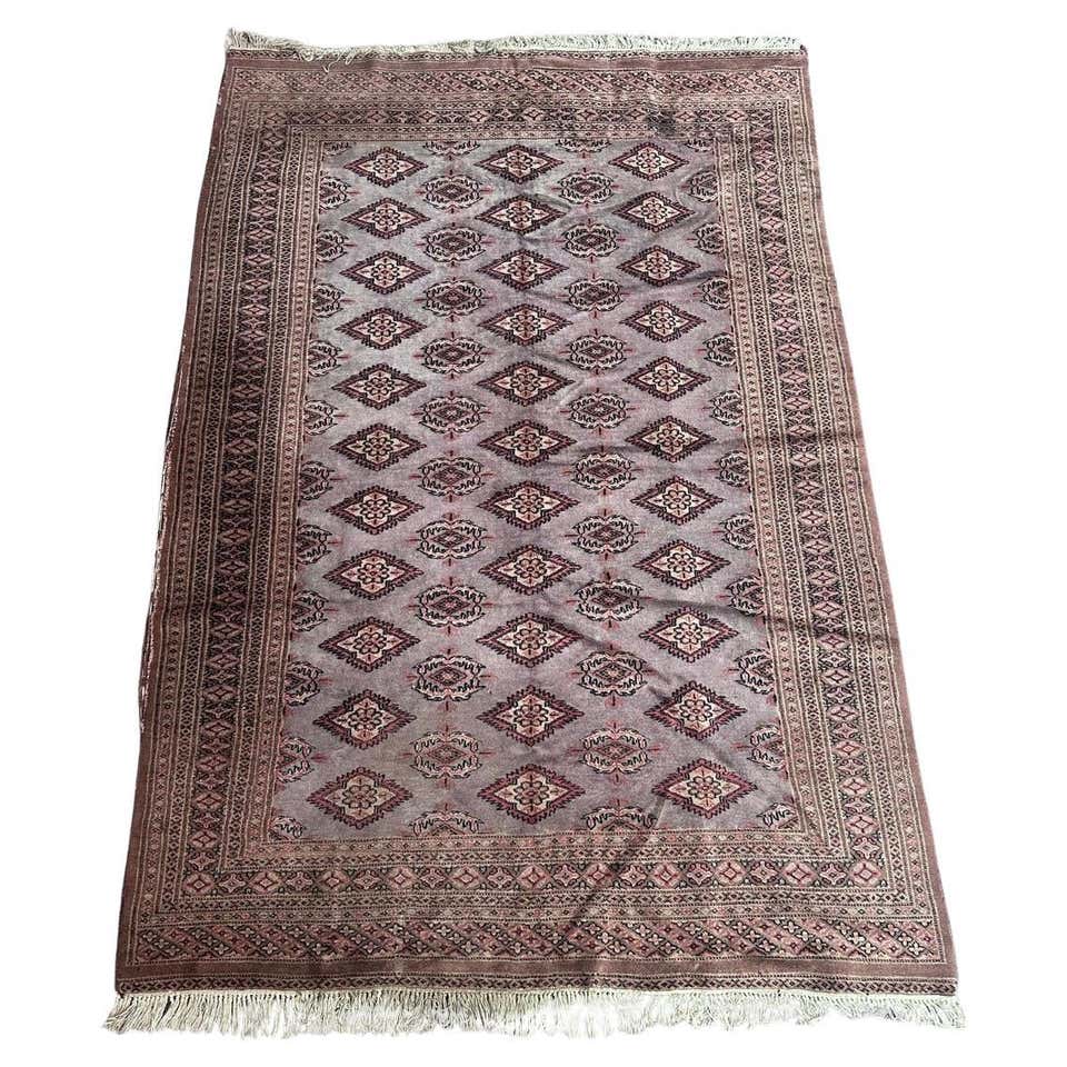 Traditional Pakistani Rug For Sale at 1stDibs | pakistani rugs