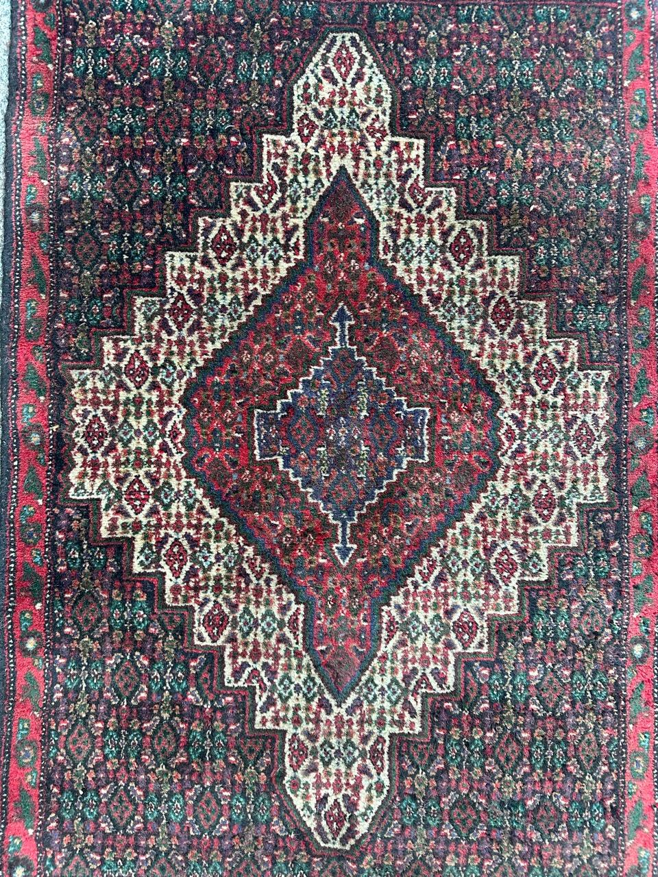 Pretty small seneh rug with beautiful Herati geometrical design and nice colours, entirely hand knotted with wool on cotton foundation 

✨✨✨
