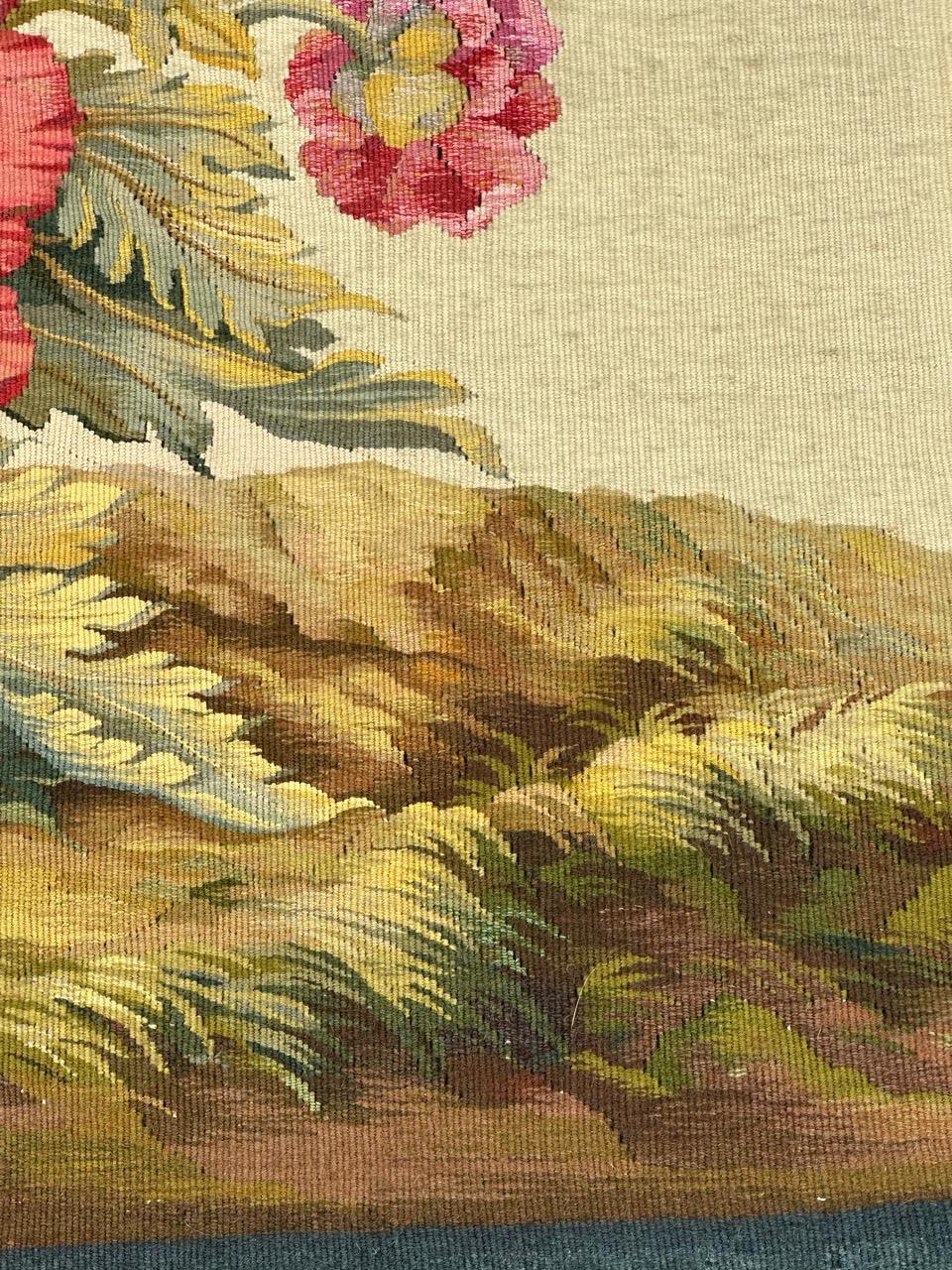 Bobyrug's wundervoller französischer Aubusson Wandteppich, Blumen und Schmetterlinge Design  im Angebot 6