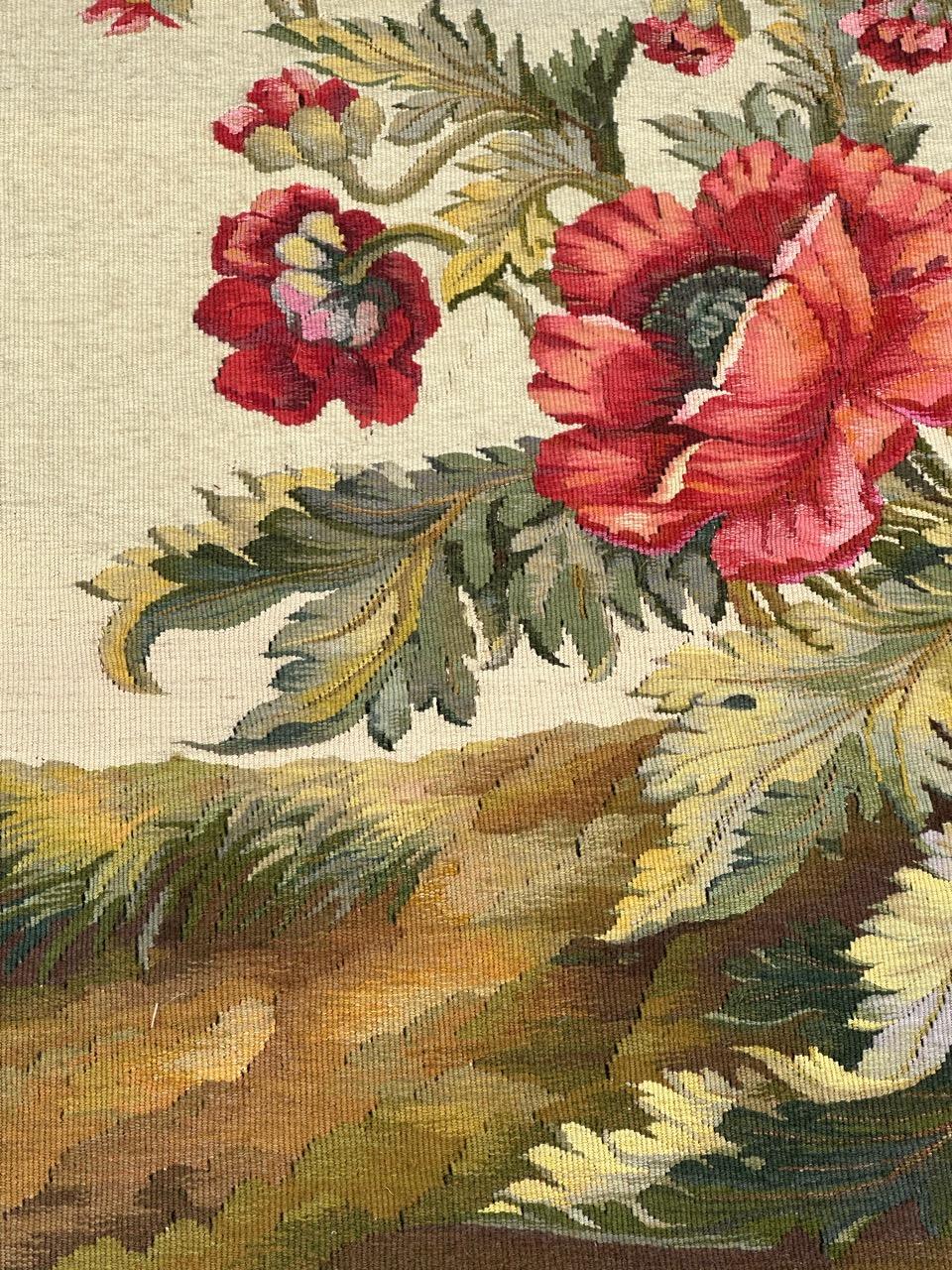Bobyrug's wundervoller französischer Aubusson Wandteppich, Blumen und Schmetterlinge Design  im Angebot 7