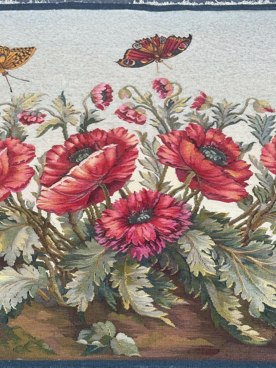 Bobyrug's wundervoller französischer Aubusson Wandteppich, Blumen und Schmetterlinge Design  im Angebot 8