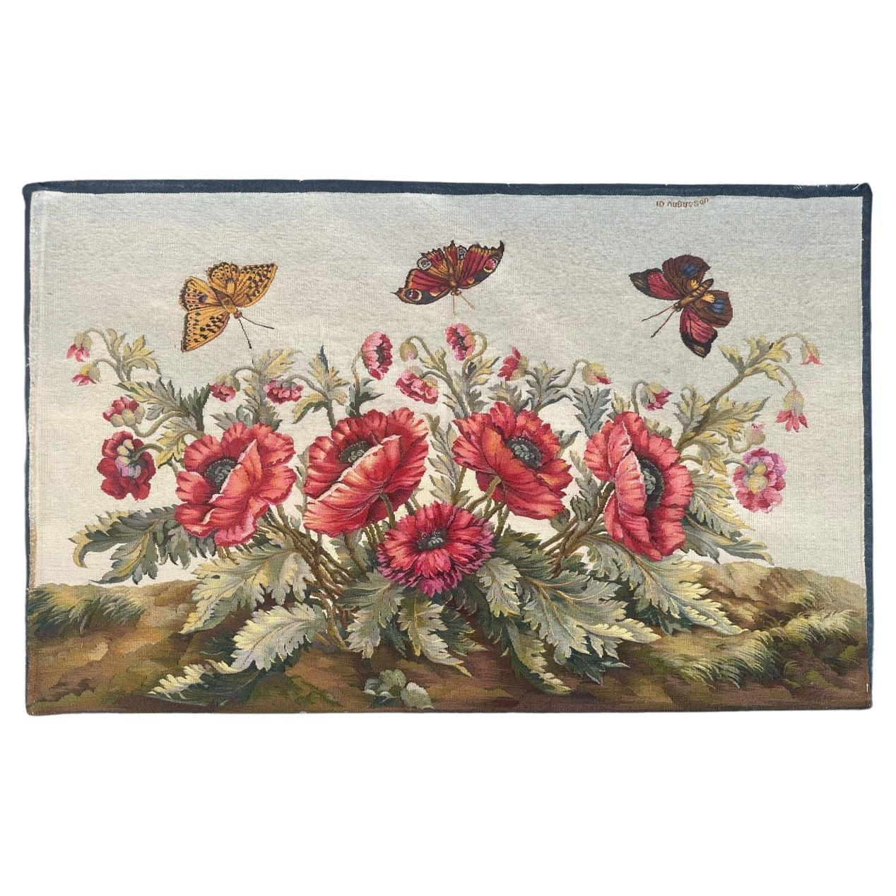 Bobyrug's wundervoller französischer Aubusson Wandteppich, Blumen und Schmetterlinge Design  im Angebot