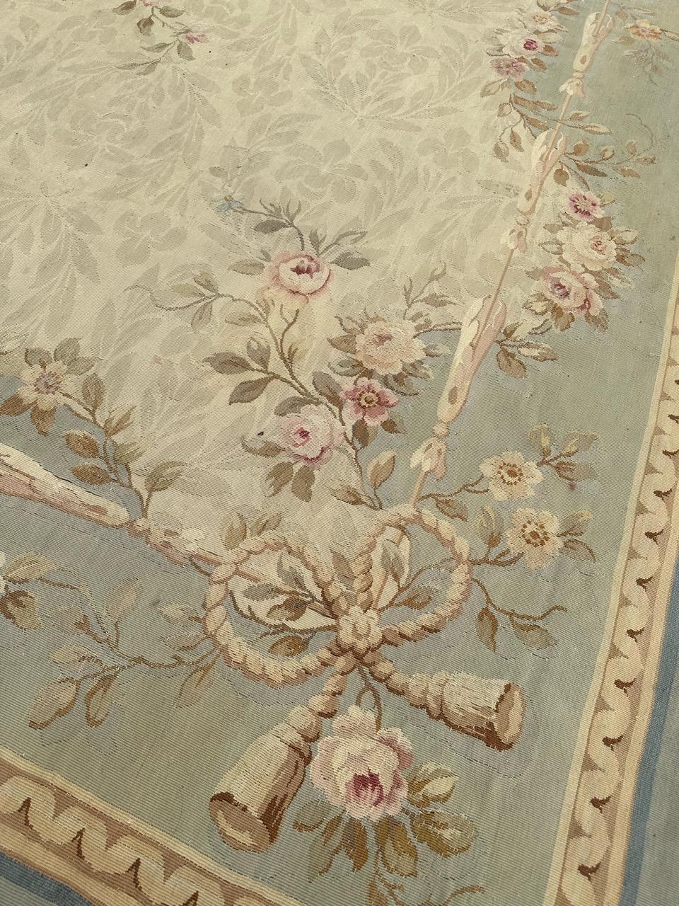 Wunderschöner großer antiker französischer Aubusson-Teppich im Angebot 4