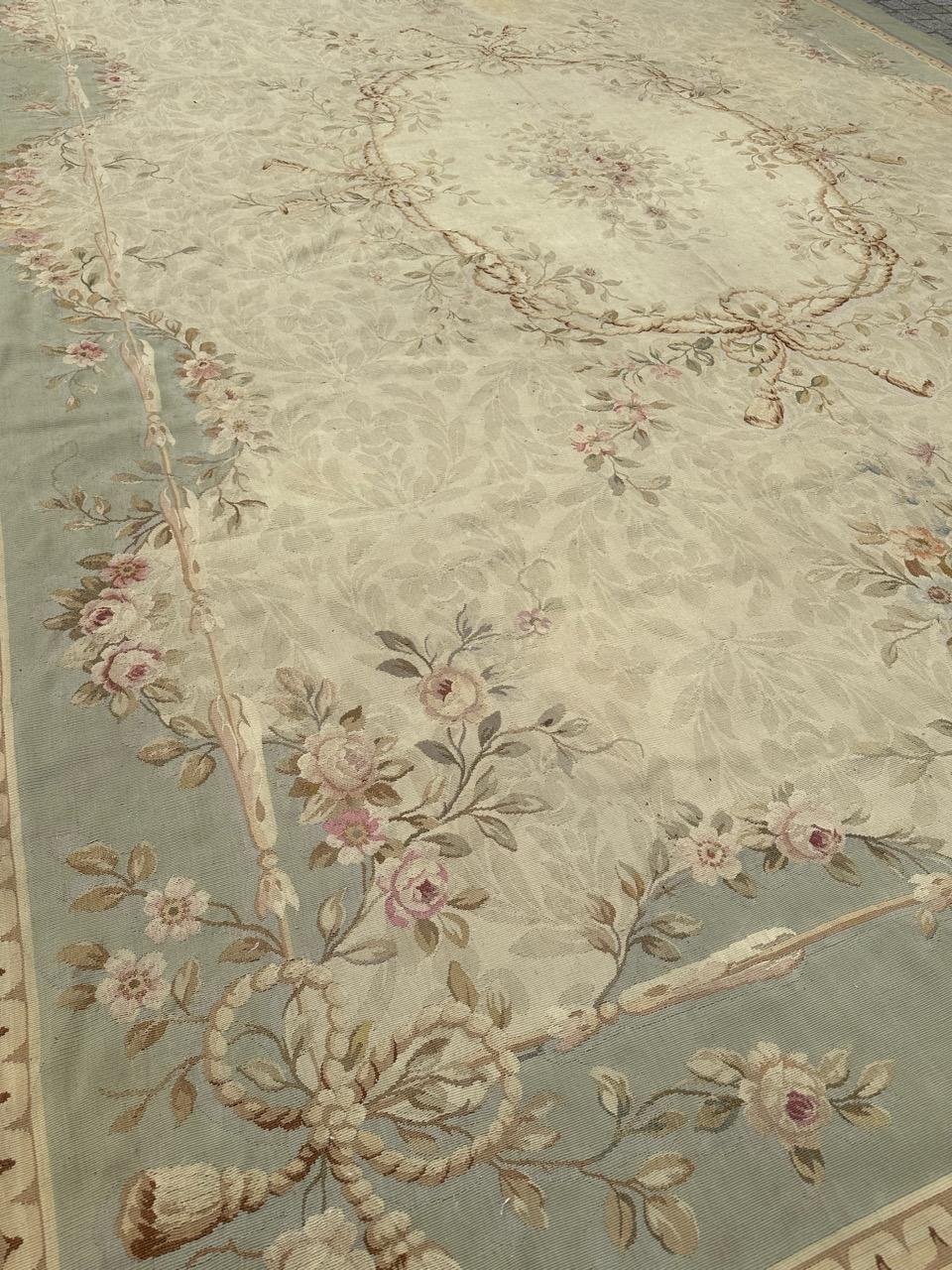 Wunderschöner großer antiker französischer Aubusson-Teppich im Angebot 10