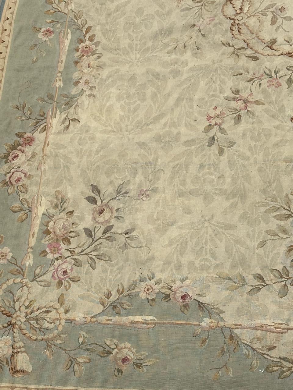 Wonderful large antique French Aubusson rug In Good Condition For Sale In Saint Ouen, FR