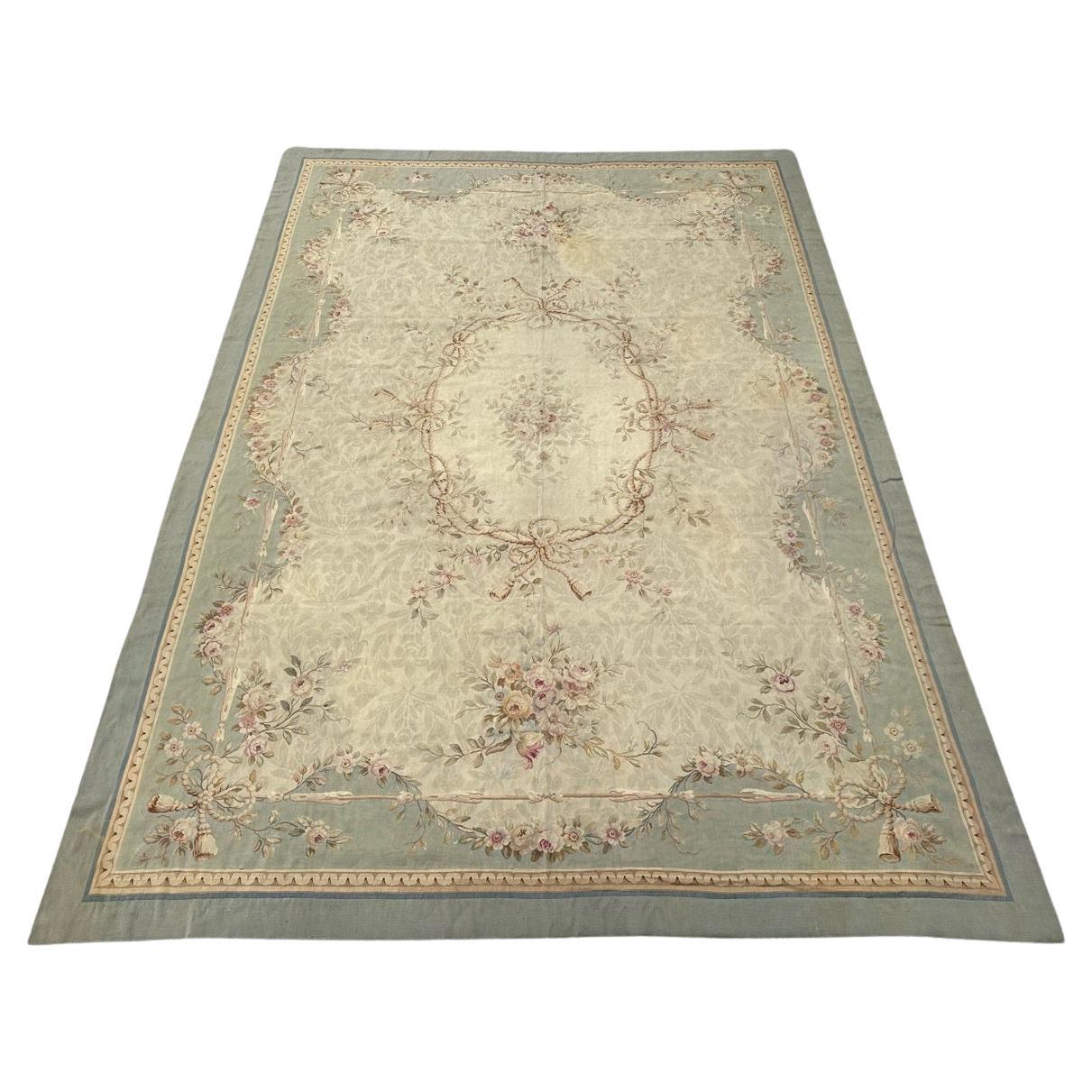 Maravillosa alfombra antigua francesa Aubusson de gran tamaño